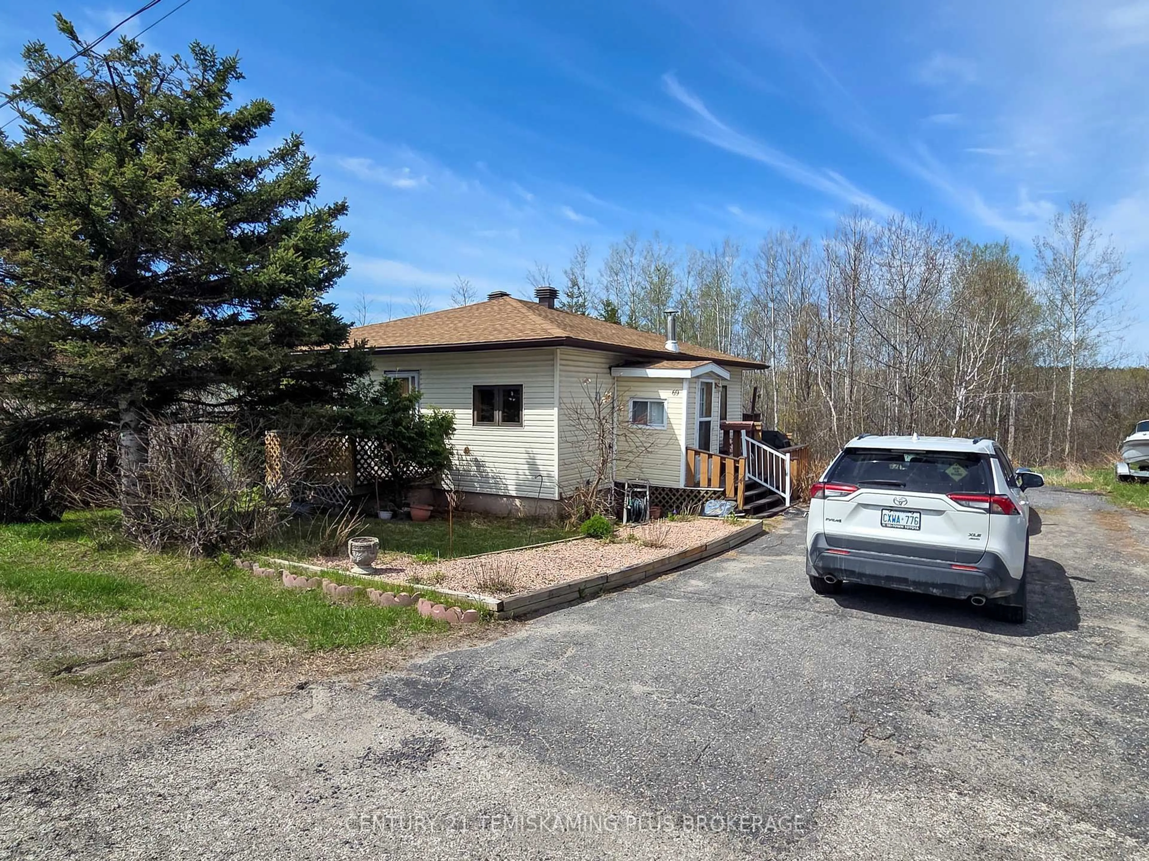 A pic from outside/outdoor area/front of a property/back of a property/a pic from drone, street for 69 Main St, Timiskaming Ontario P0J 1N0