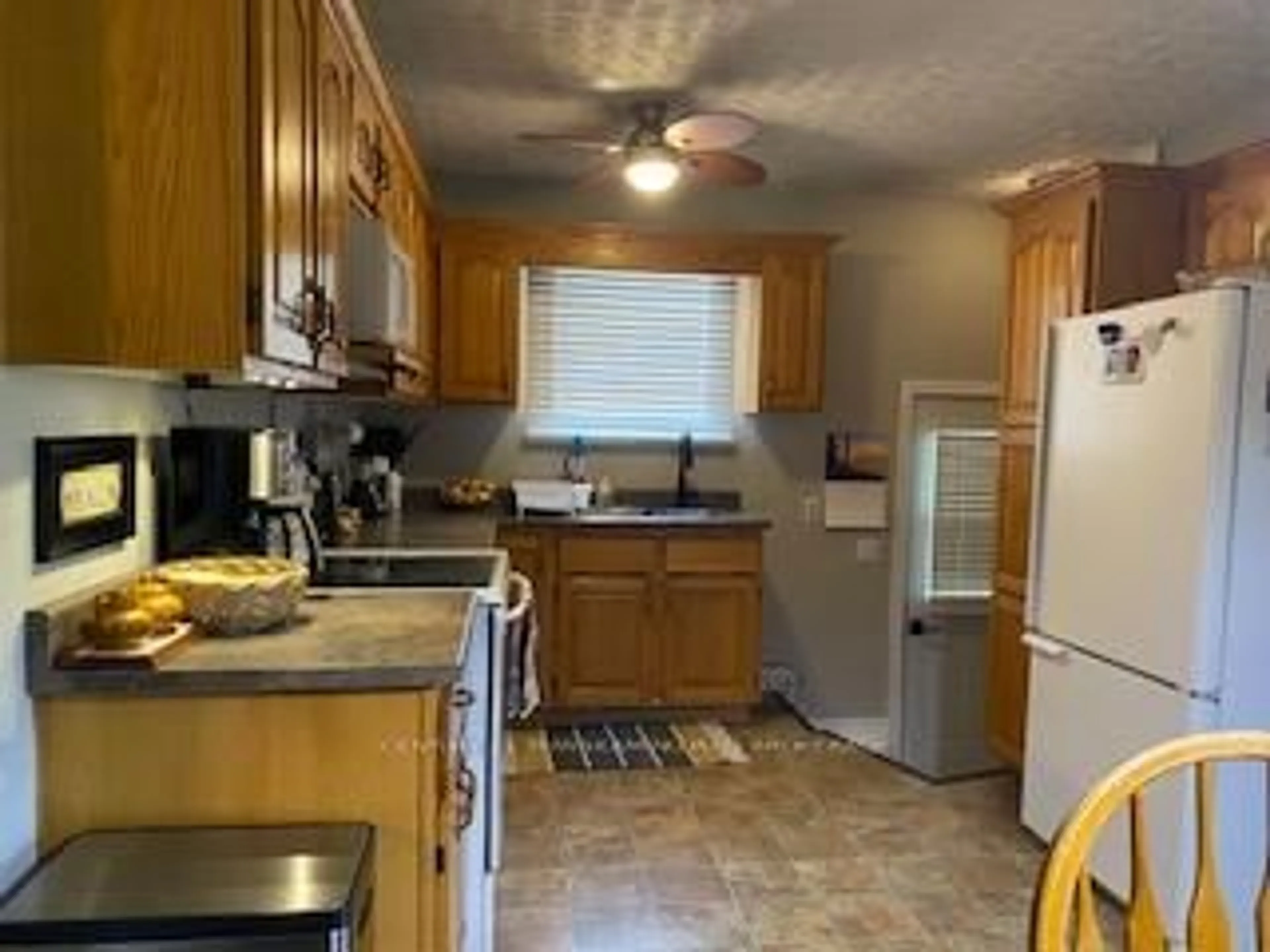 Standard kitchen, ceramic/tile floor for 562 Bolger Ave, Temiskaming Shores Ontario P0J 1P0