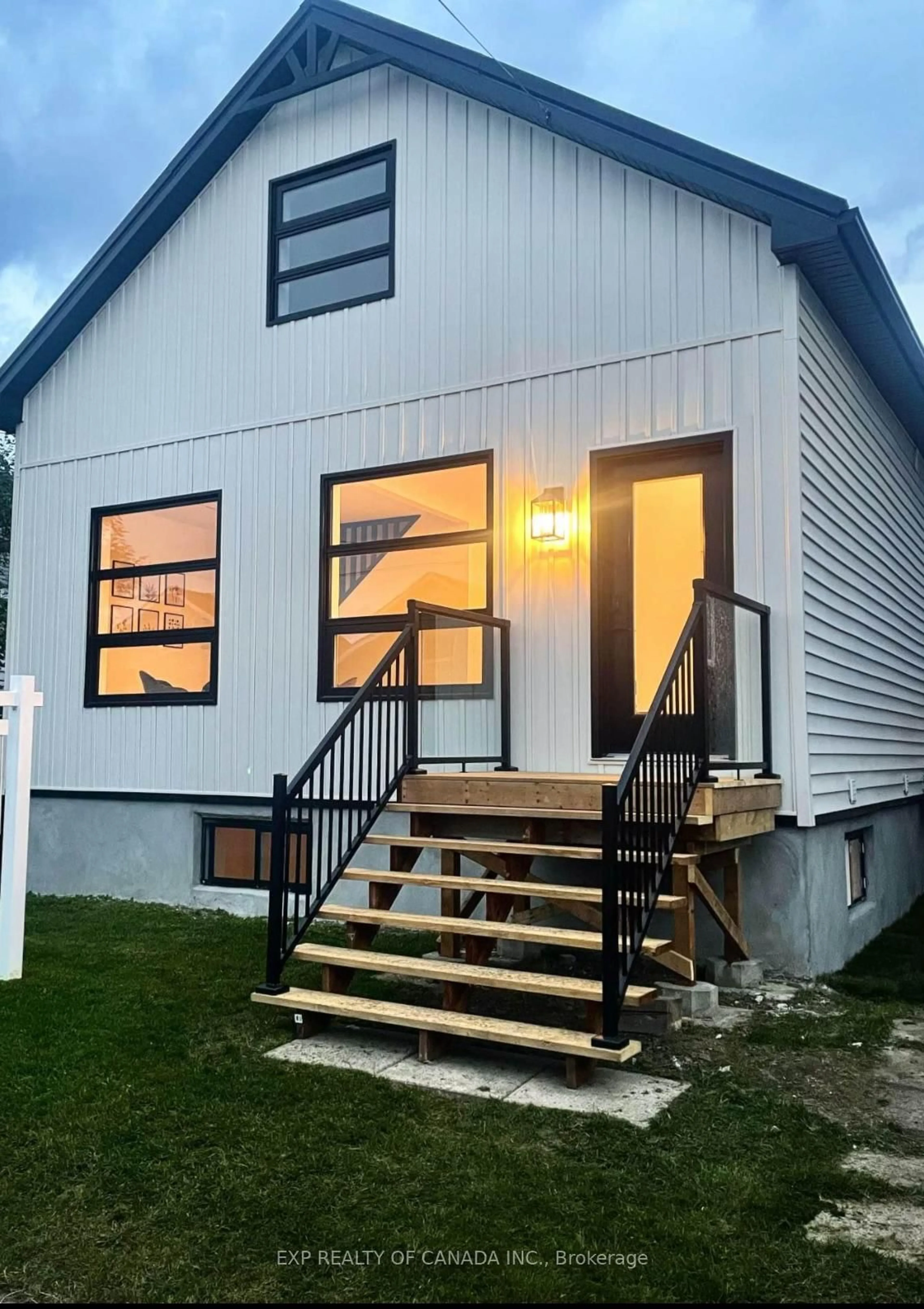 Home with vinyl exterior material, building for 8 Laurier Ave, Timmins Ontario P4N 4G5