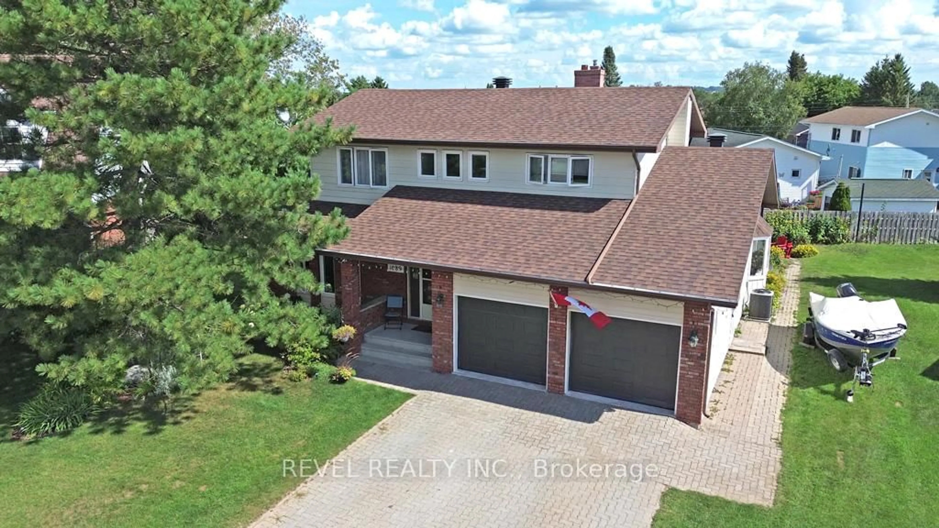 A pic from outside/outdoor area/front of a property/back of a property/a pic from drone, street for 1089 Greeningdon Dr, Timmins Ontario P4R 1G3