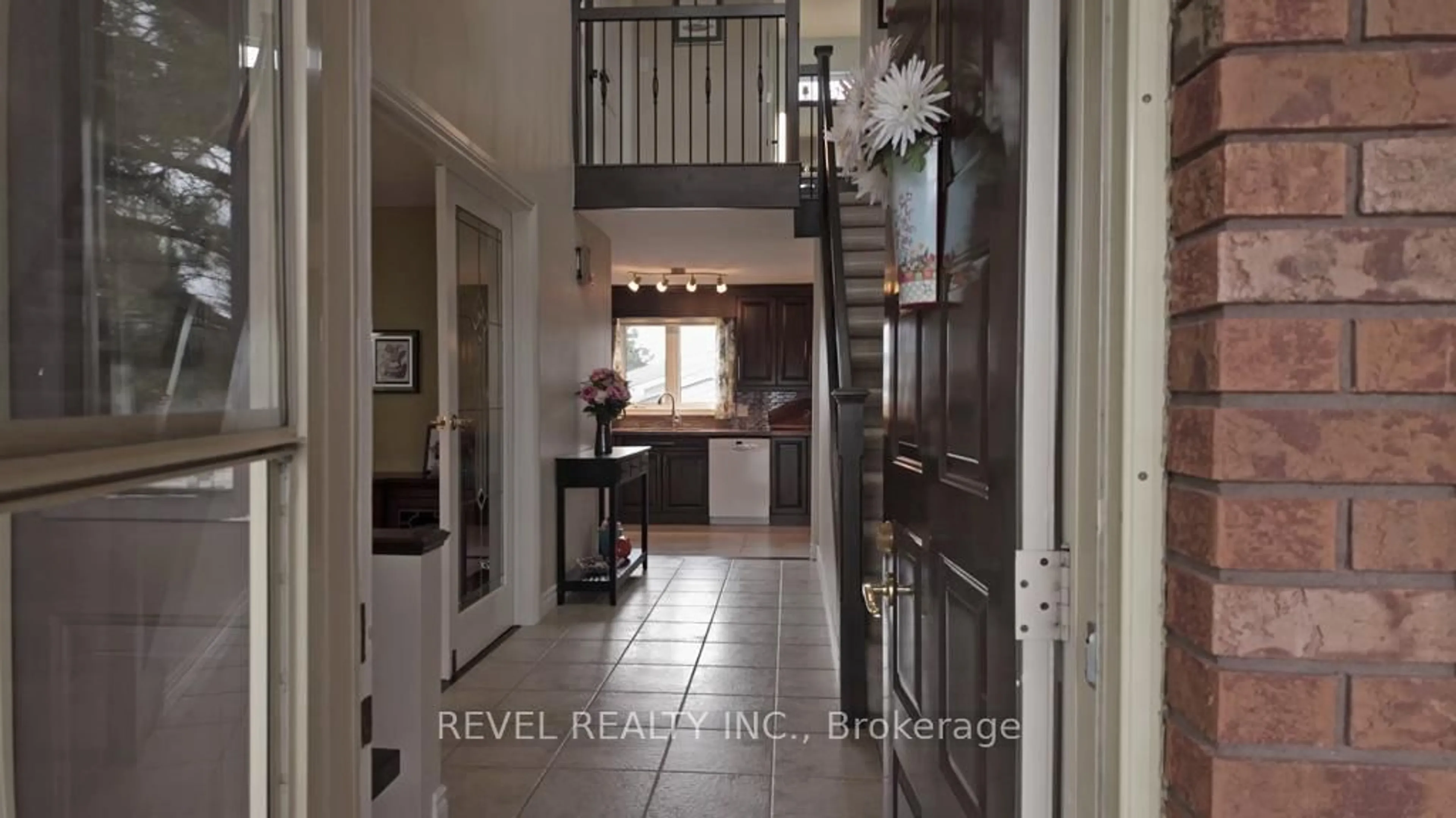 Indoor entryway for 1089 Greeningdon Dr, Timmins Ontario P4R 1G3