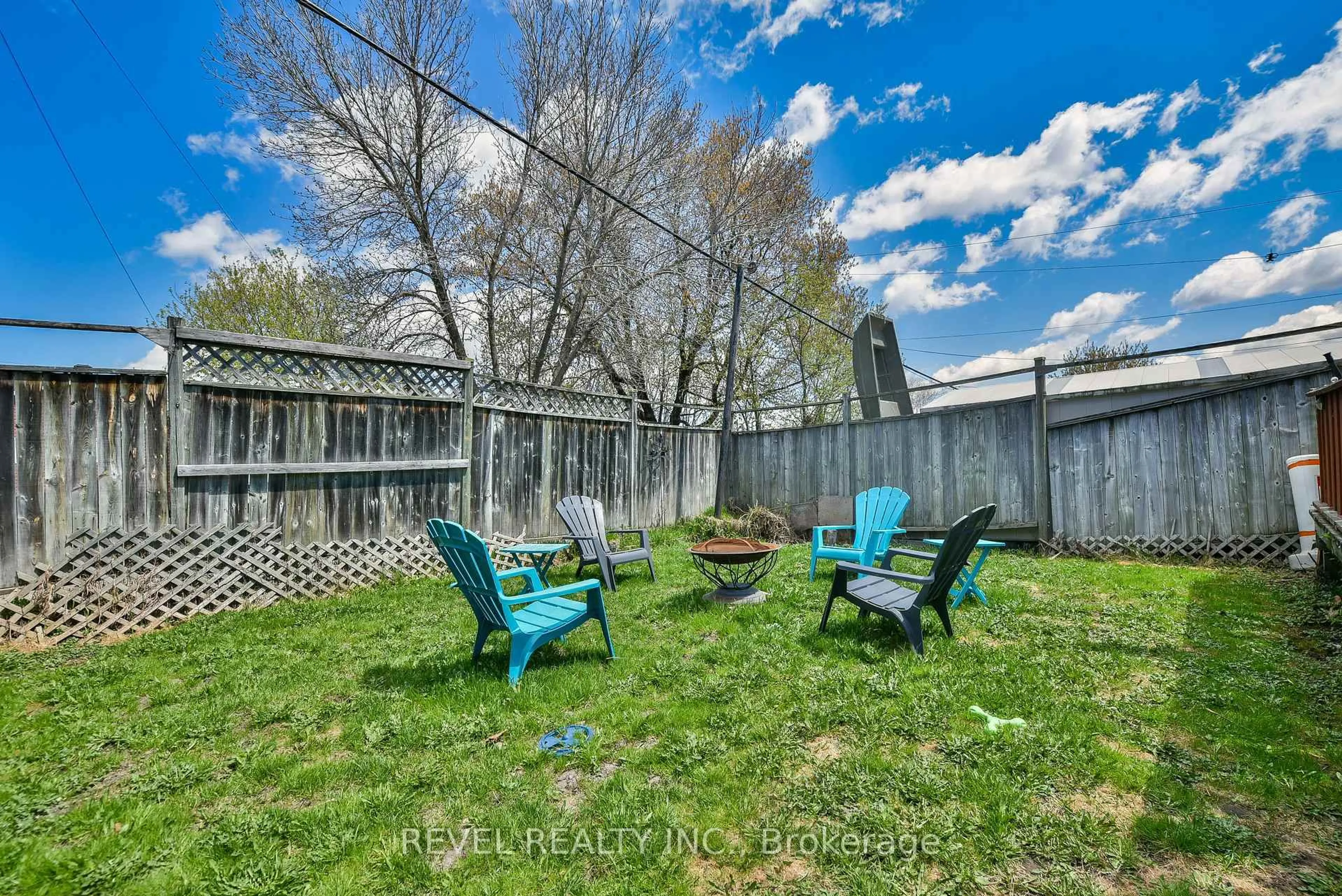 Patio, unknown for 100 Cecil Ave, Timmins Ontario P0N 1H0