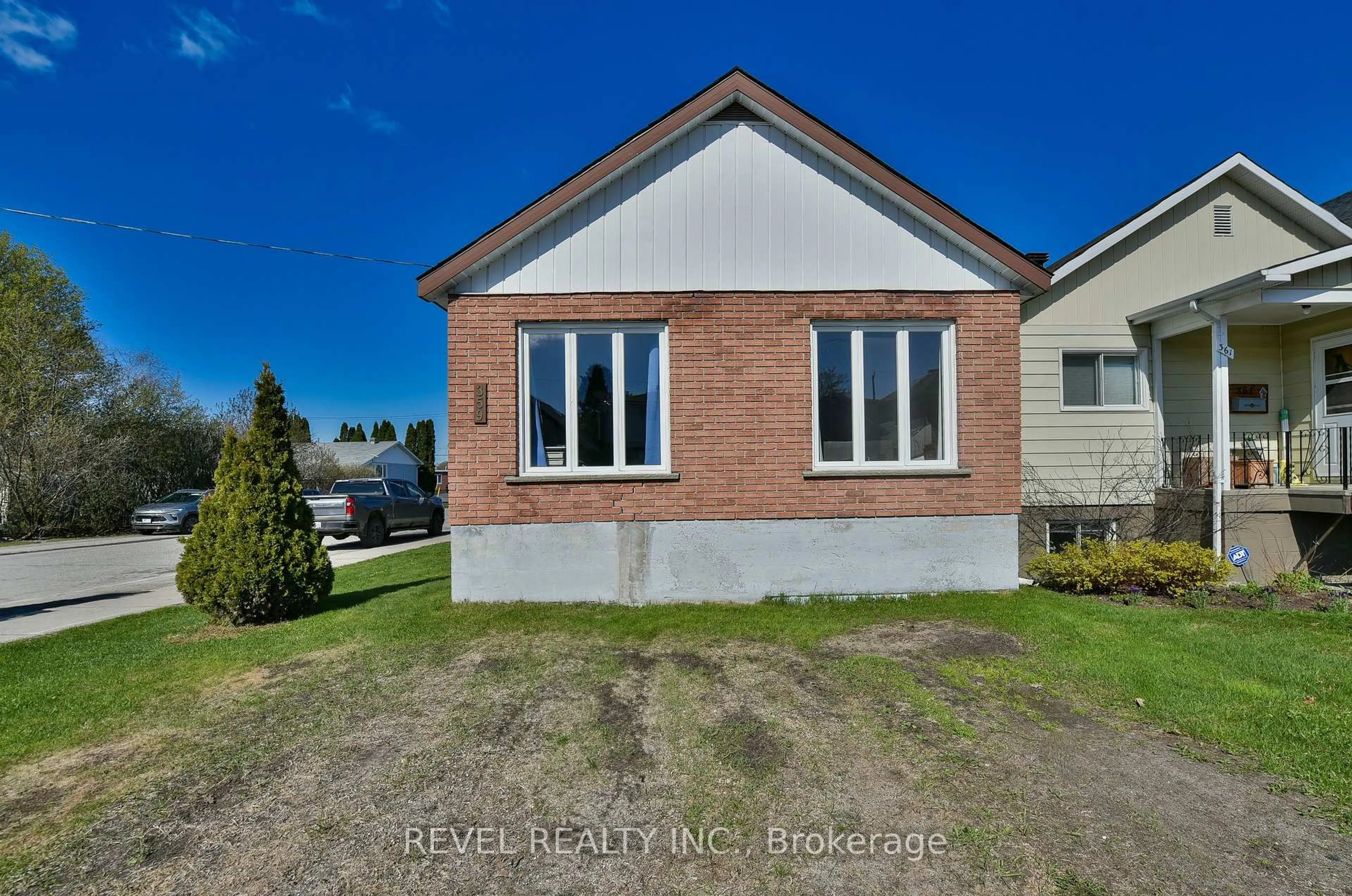 A pic from outside/outdoor area/front of a property/back of a property/a pic from drone, building for 359 Tamarack St, Timmins Ontario P4N 6R5