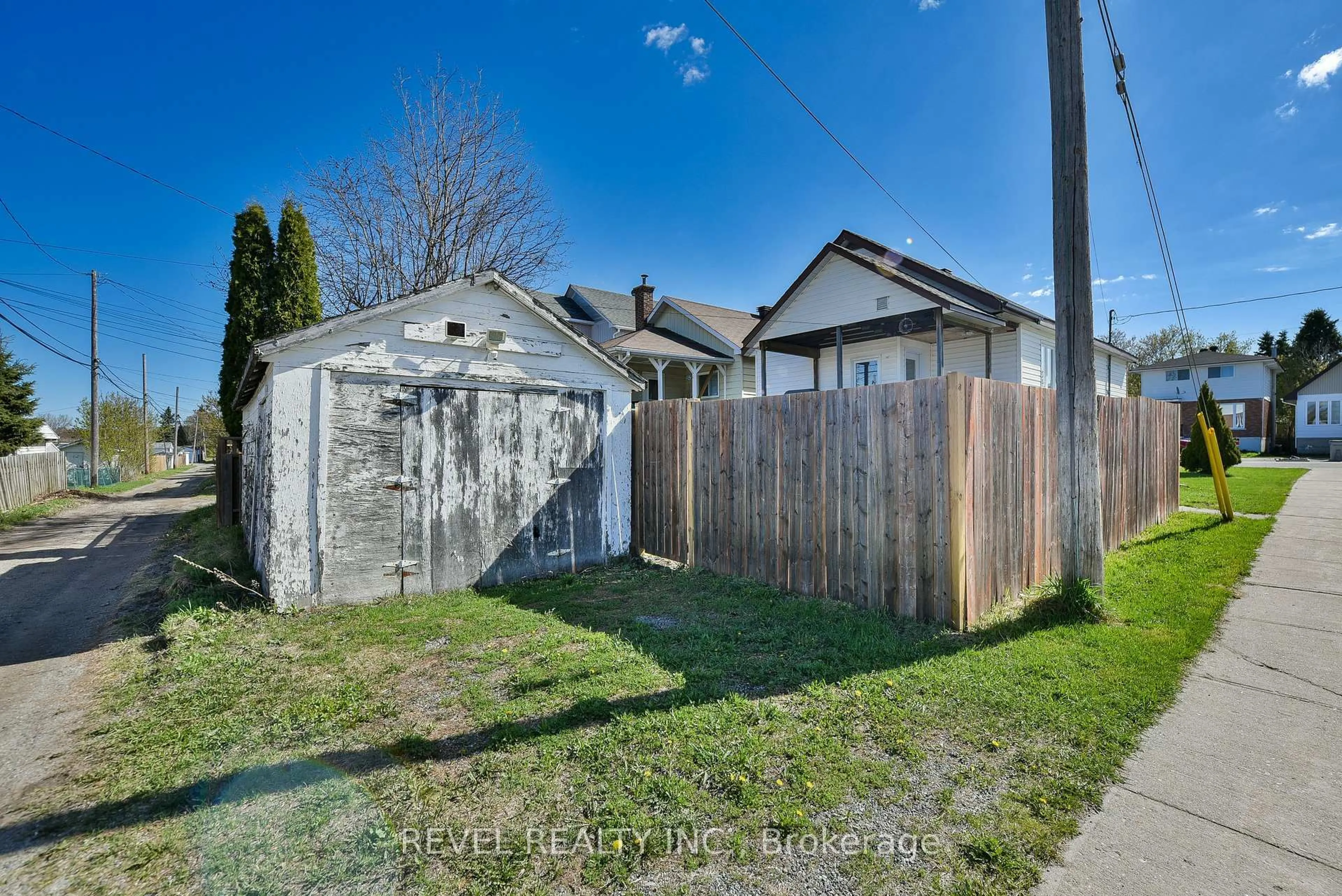 Shed for 359 Tamarack St, Timmins Ontario P4N 6R5