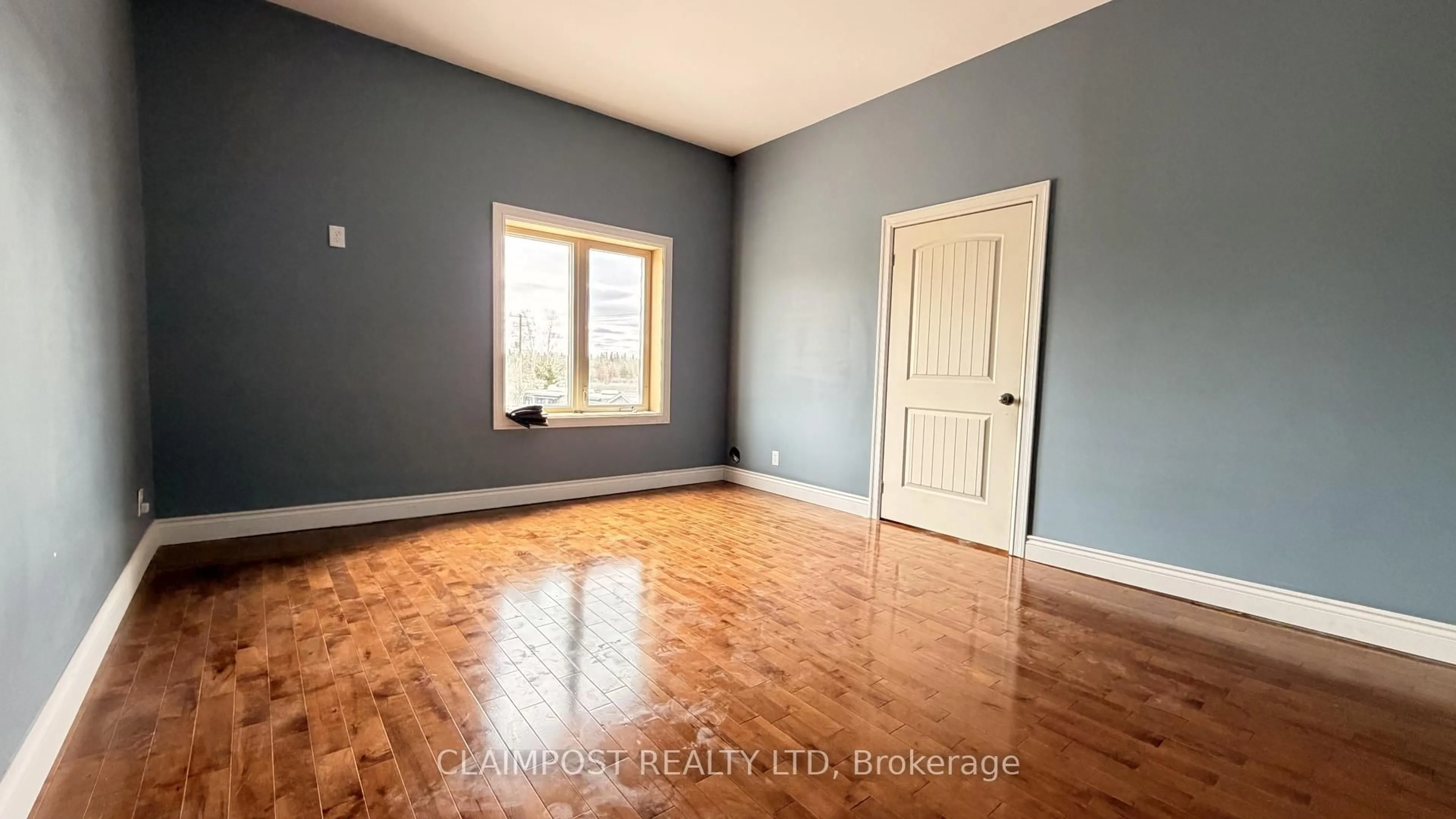 A pic of a room for 373 Commercial Ave, Timmins Ontario P4N 2X8