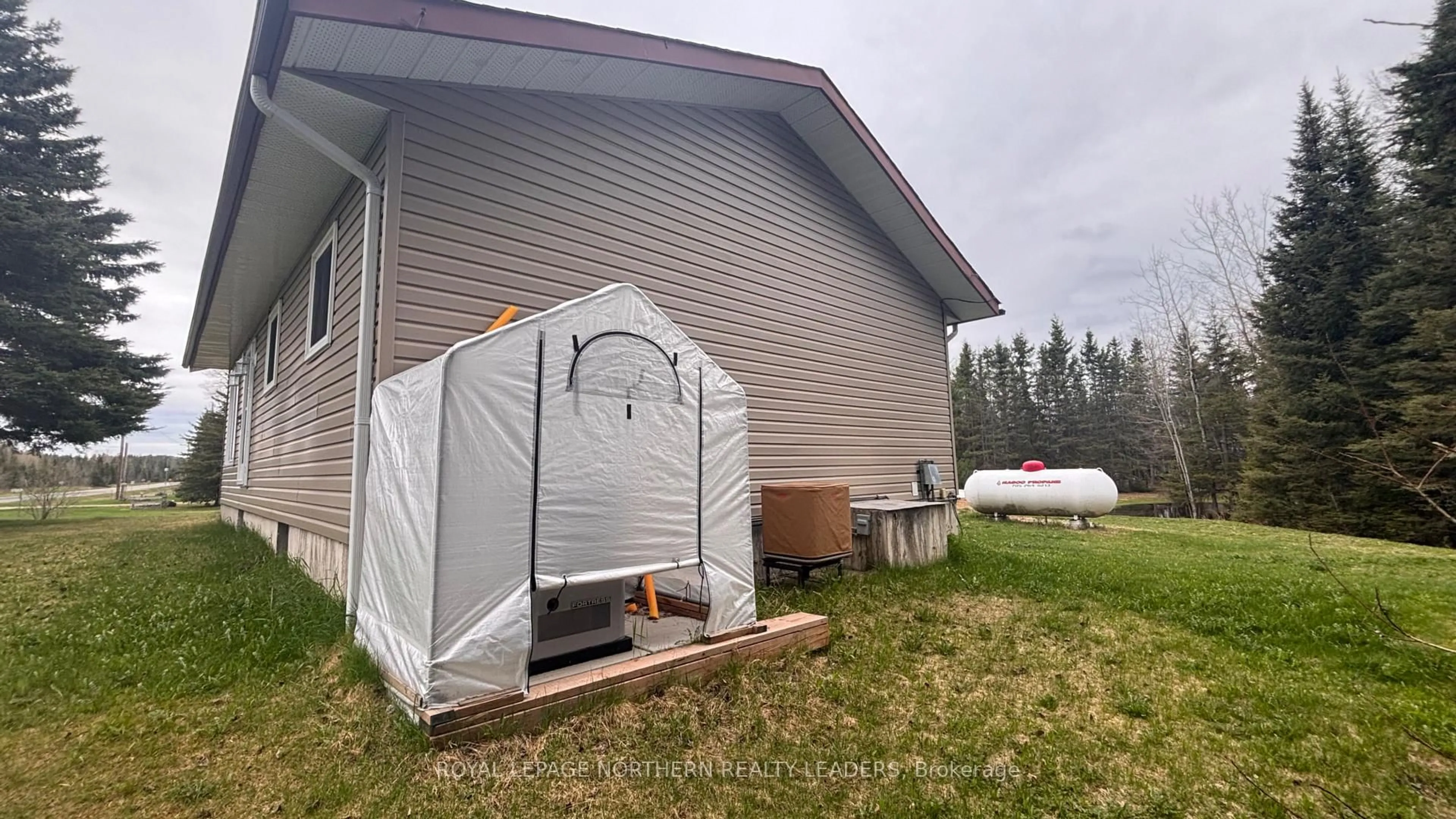 Shed for 9255 Hwy 11 Highway, Iroquois Falls Ontario P0K 1G0