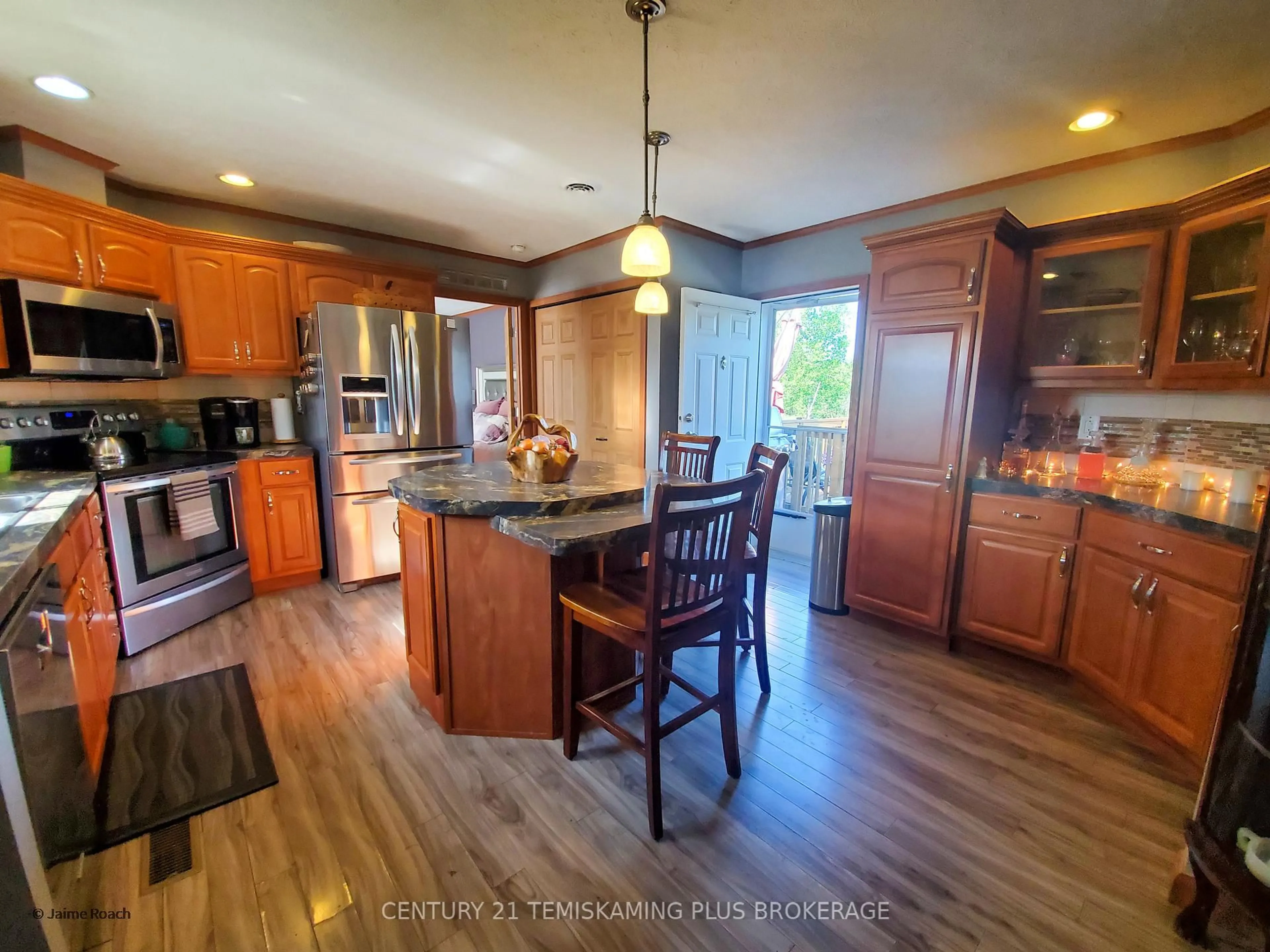 Open concept kitchen, unknown for 474203 Kap Kig Iwan Rd, Englehart Ontario P0J 1H0