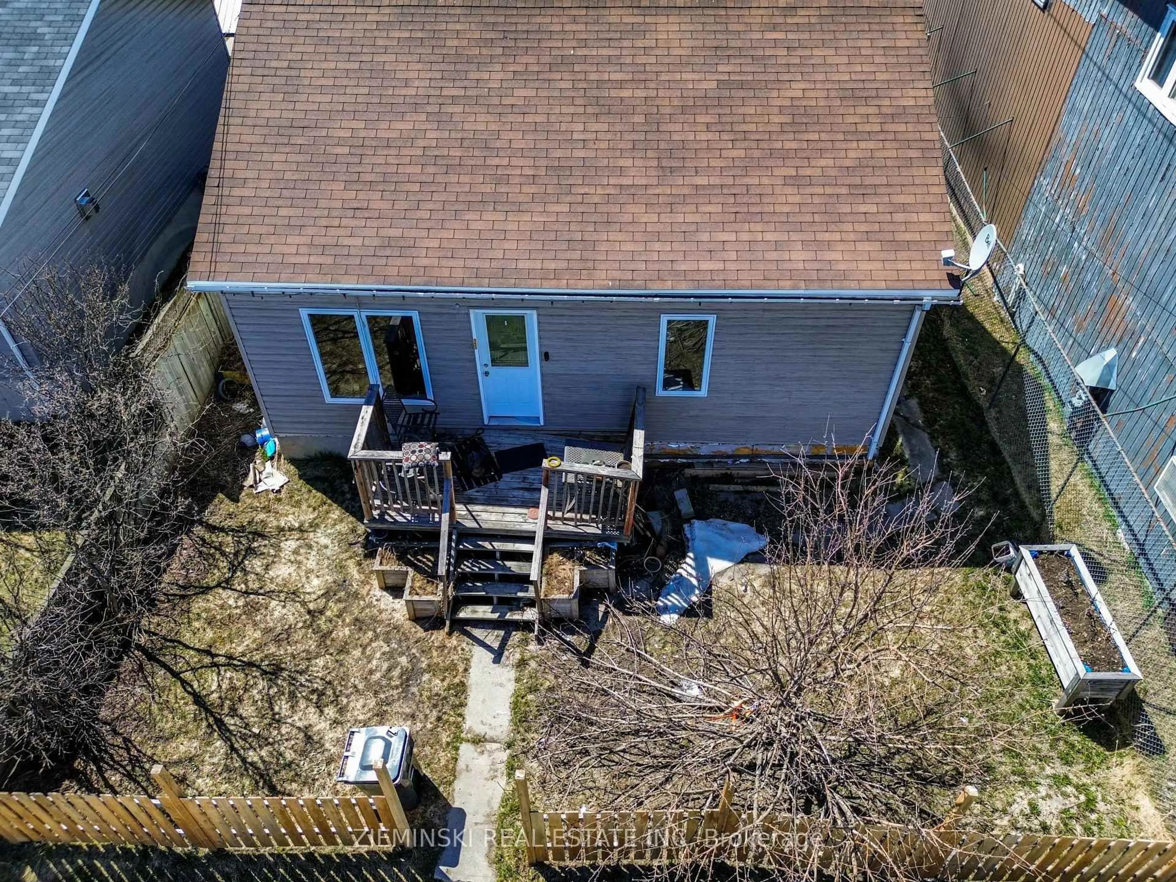 A pic from outside/outdoor area/front of a property/back of a property/a pic from drone, unknown for 553 D'Iberville Ave, Iroquois Falls Ontario P0K 1G0