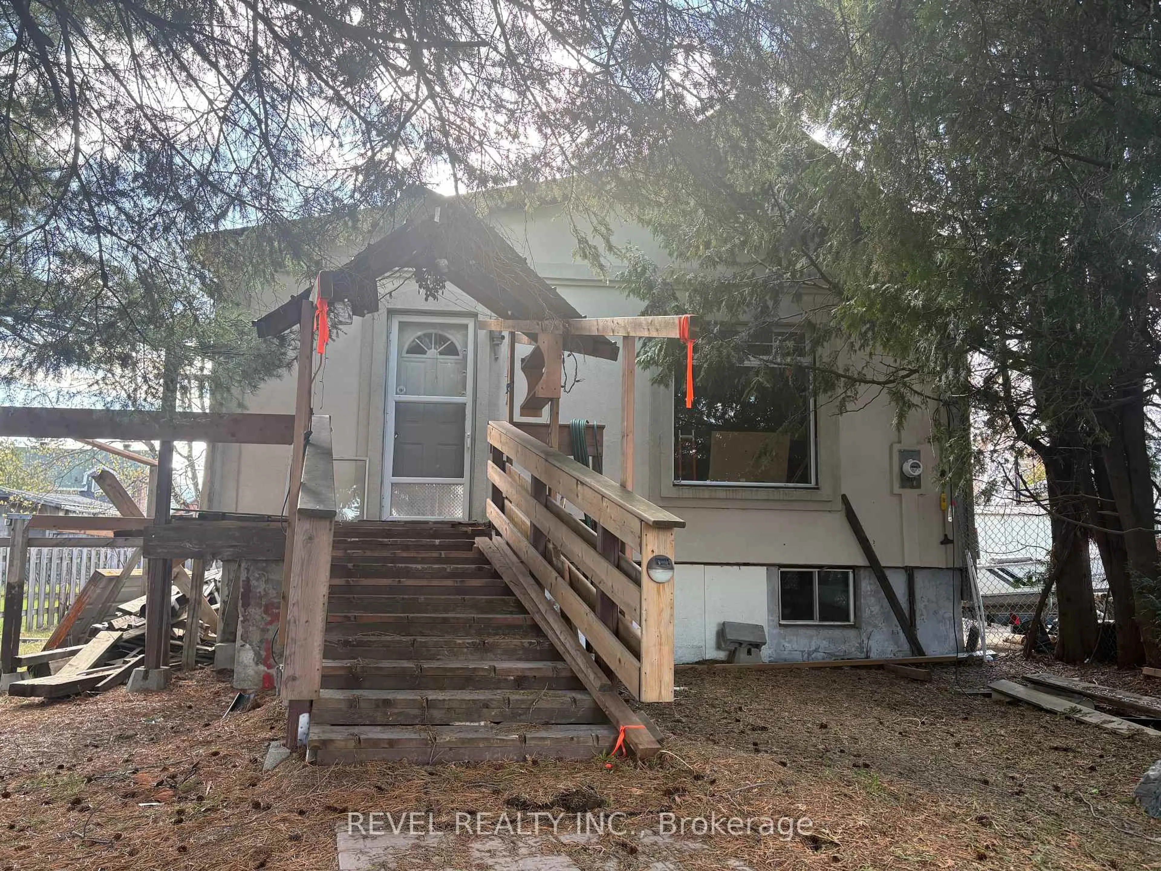 Unknown for 555 Spruce St, Timmins Ontario P4N 2P1