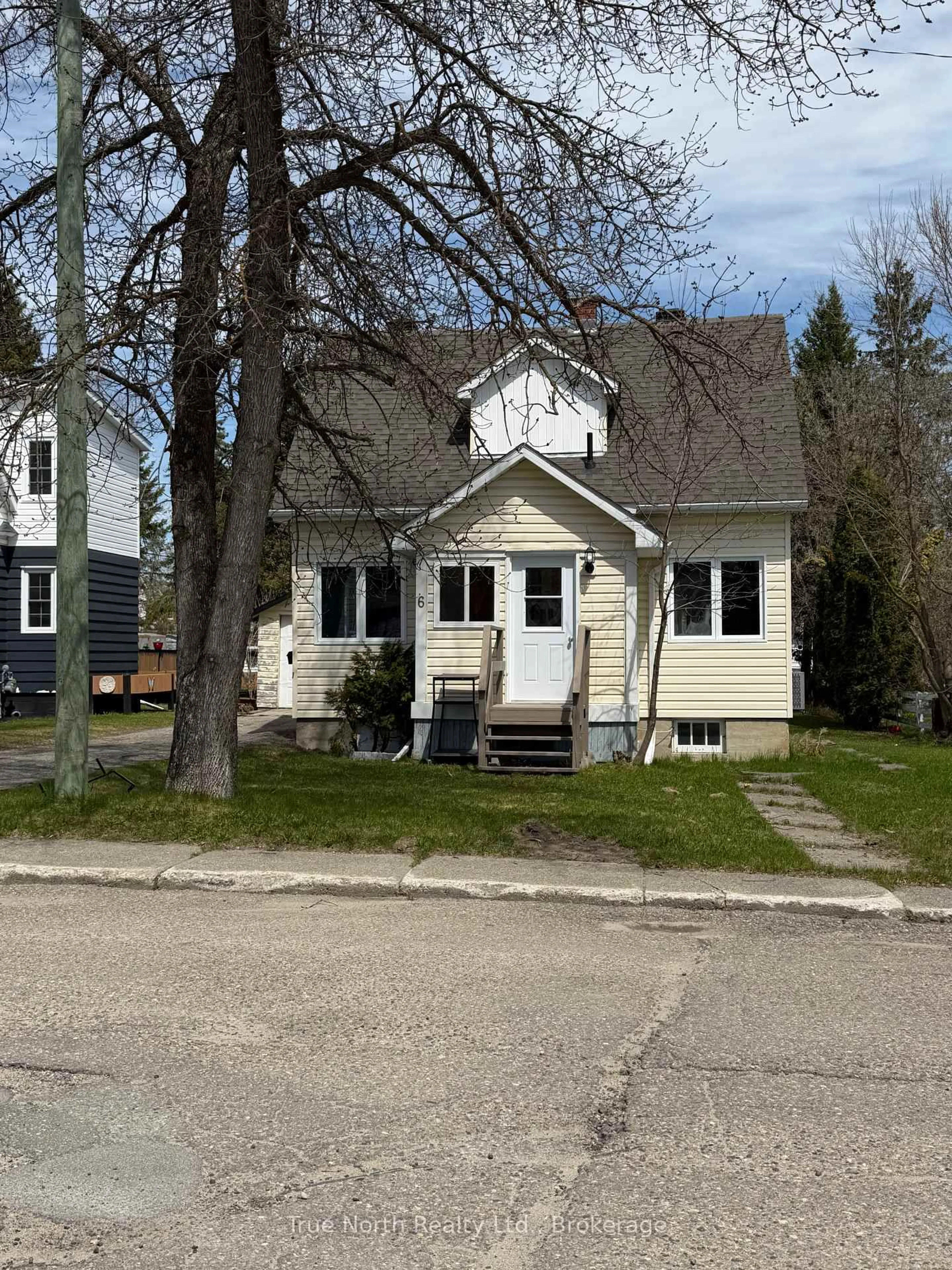 Unknown for 6 Dominion Ave, Kapuskasing Ontario P5N 1N6