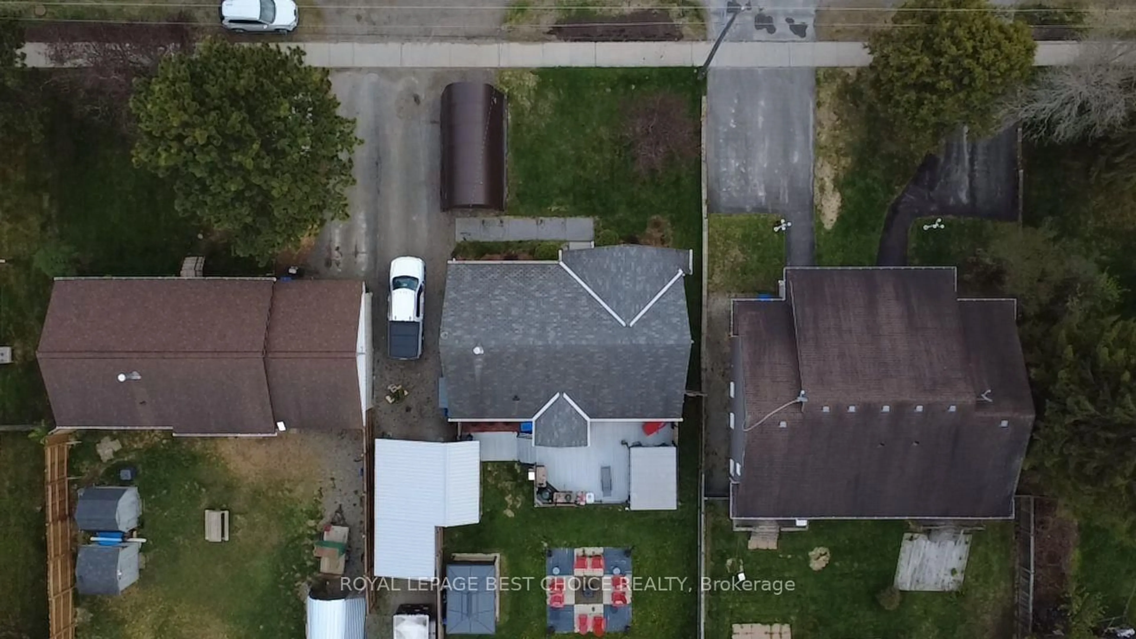 A pic from outside/outdoor area/front of a property/back of a property/a pic from drone, street for 27 6th Ave, Englehart Ontario P0J 1H0