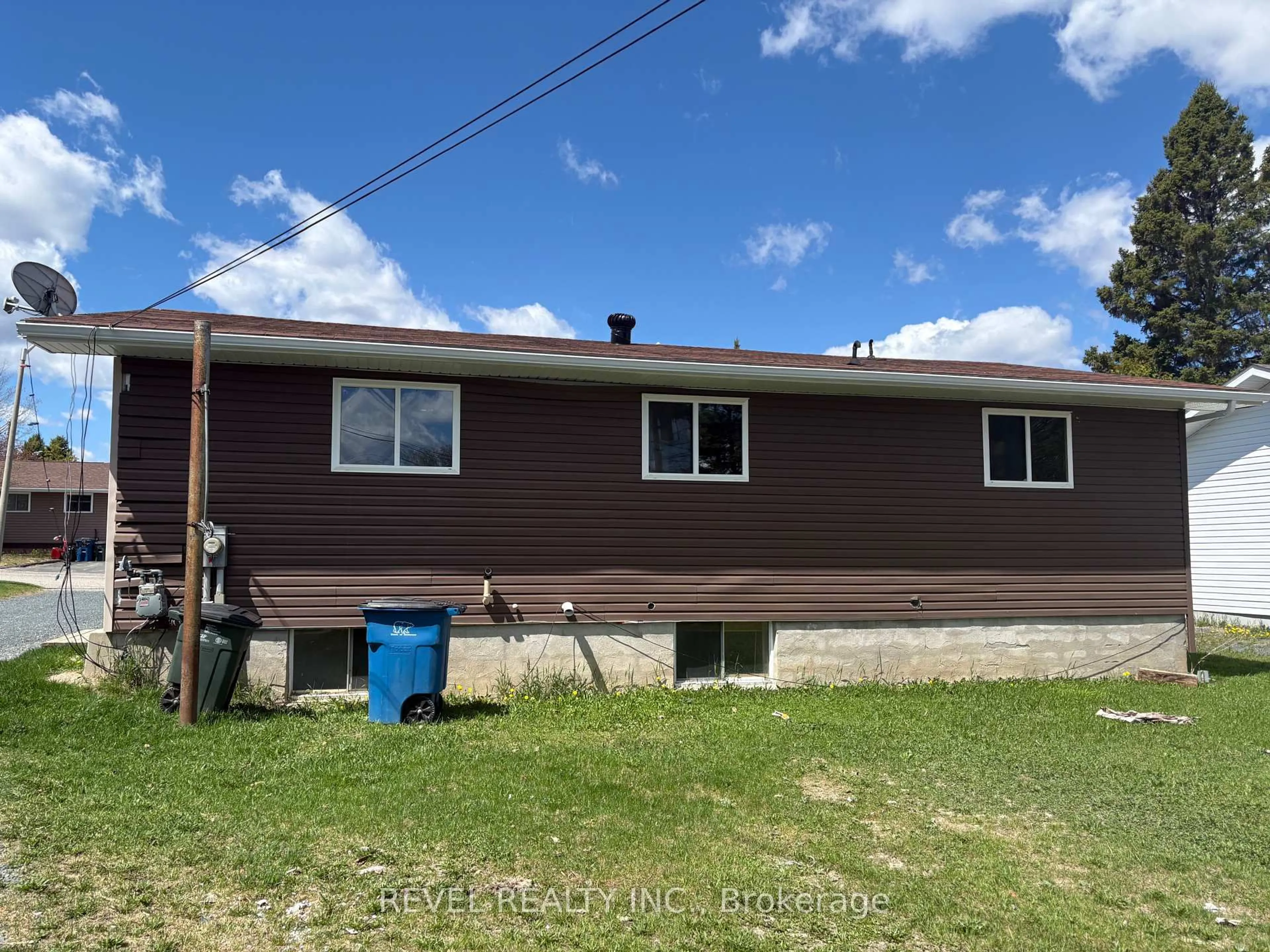 Unknown for 300 Fifteenth Ave, Cochrane Ontario P0L 1C0