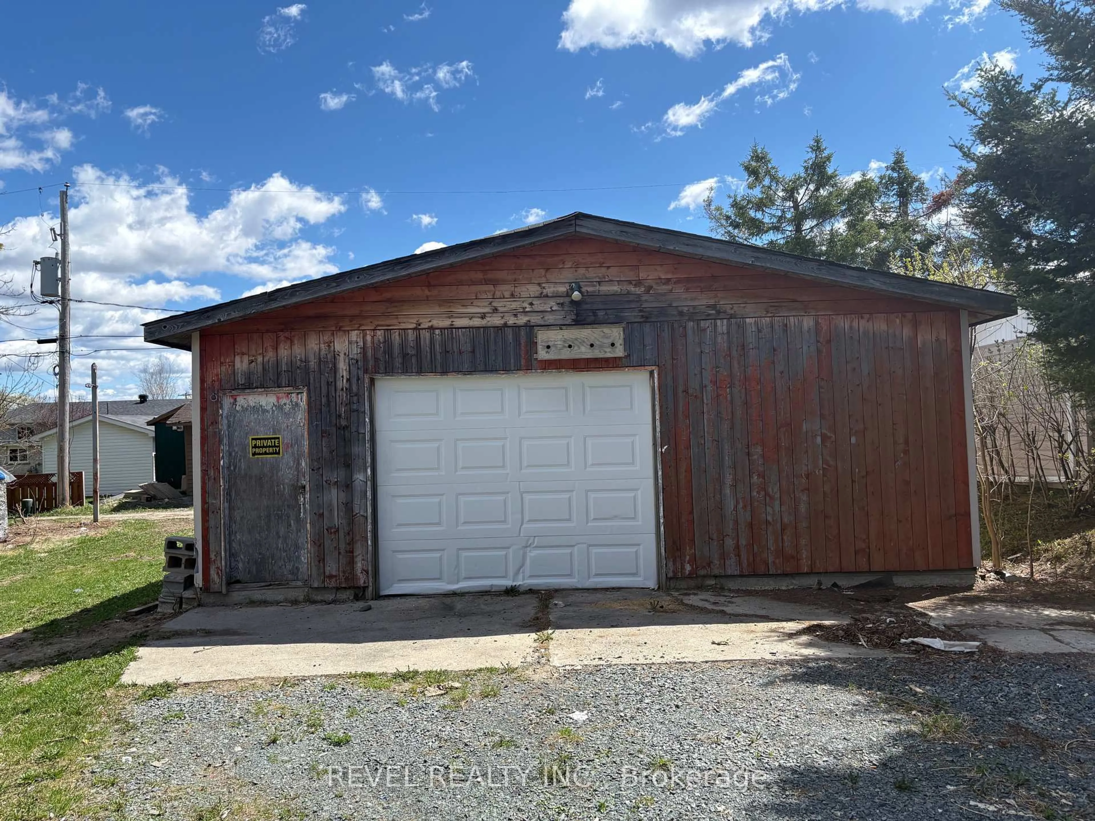 Shed for 300 Fifteenth Ave, Cochrane Ontario P0L 1C0
