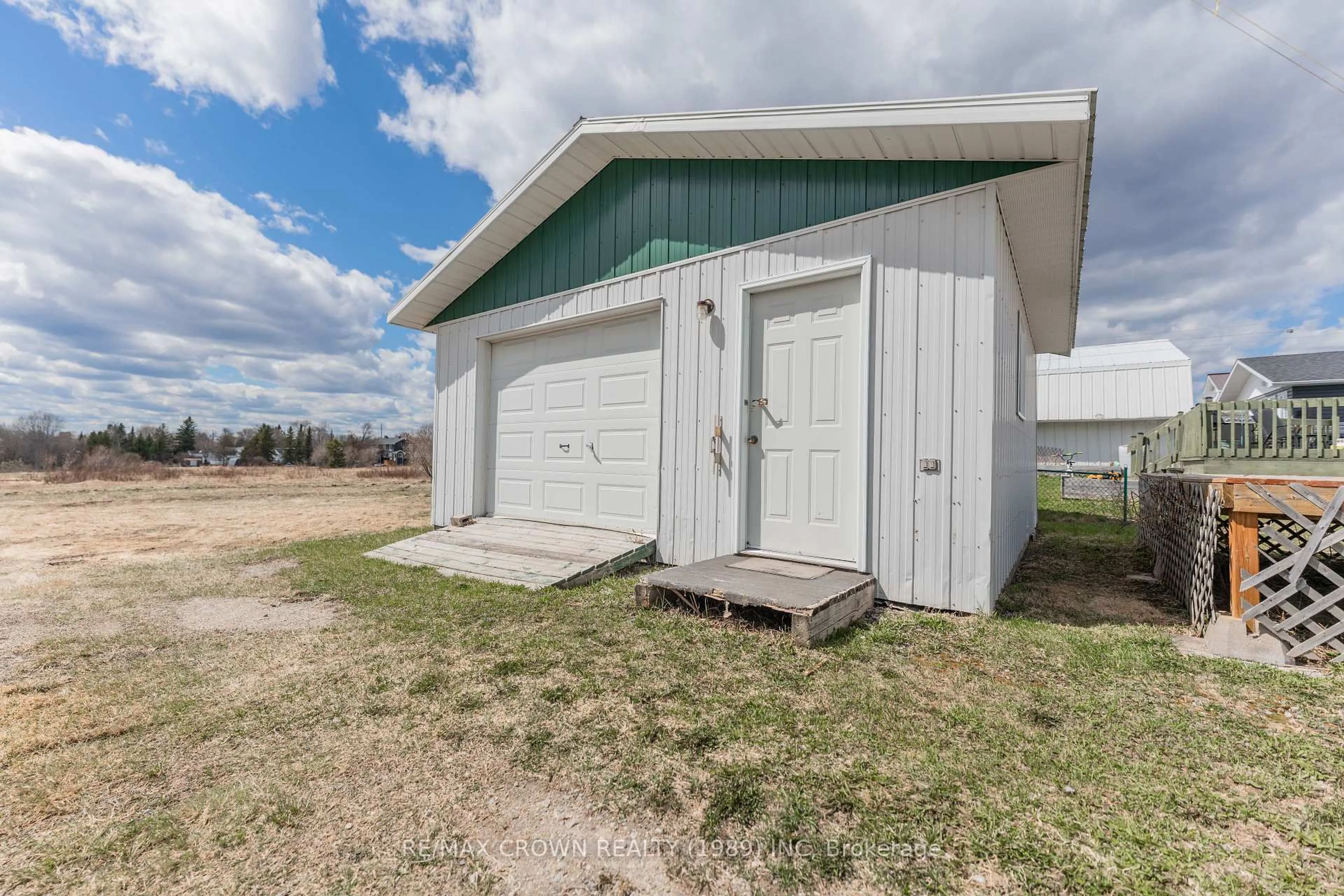 Shed for 32 Frontenac Cres, Kapuskasing Ontario P5N 2H8