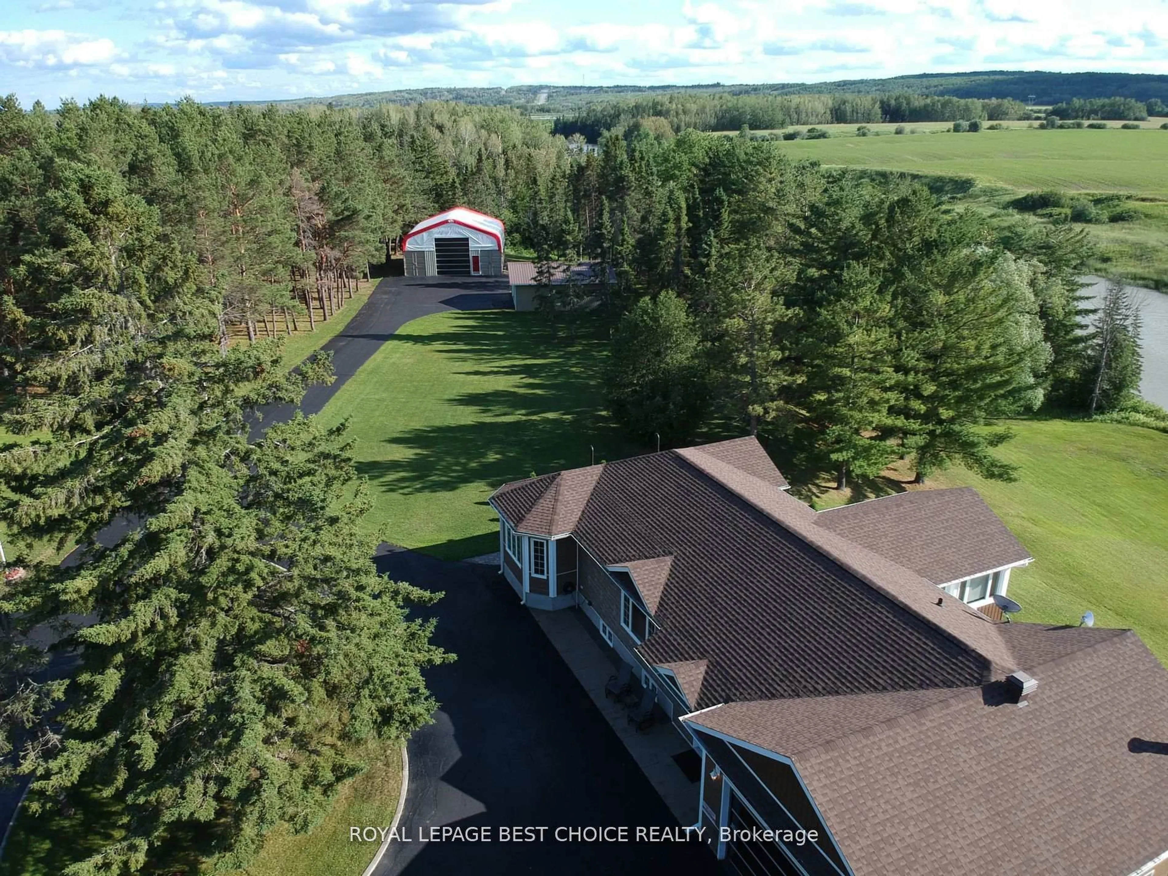 A pic from outside/outdoor area/front of a property/back of a property/a pic from drone, unknown for 804164 Golf Course Rd, Temiskaming Shores Ontario P0J 1P0
