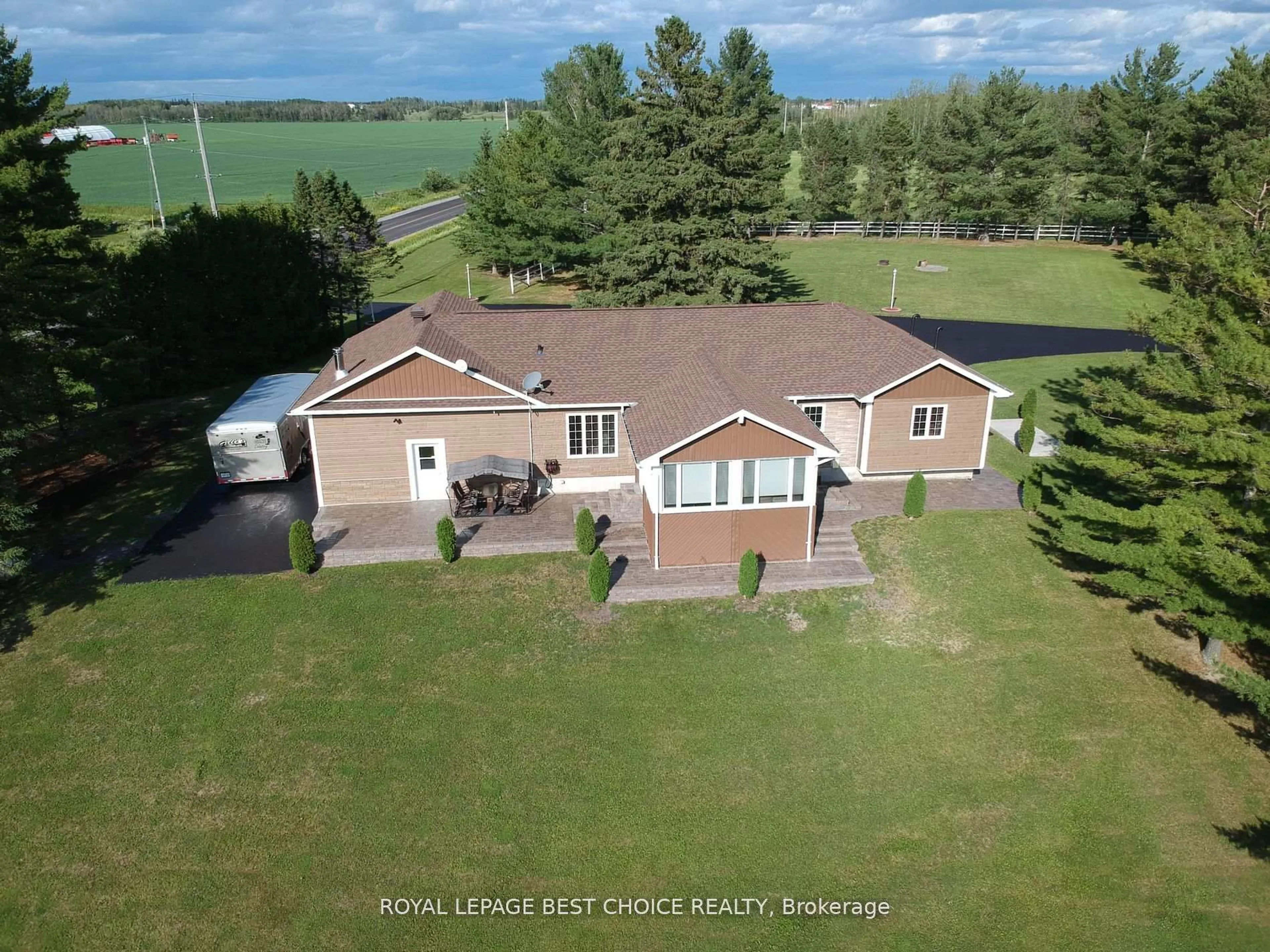 A pic from outside/outdoor area/front of a property/back of a property/a pic from drone, water/lake/river/ocean view for 804164 Golf Course Rd, Temiskaming Shores Ontario P0J 1P0