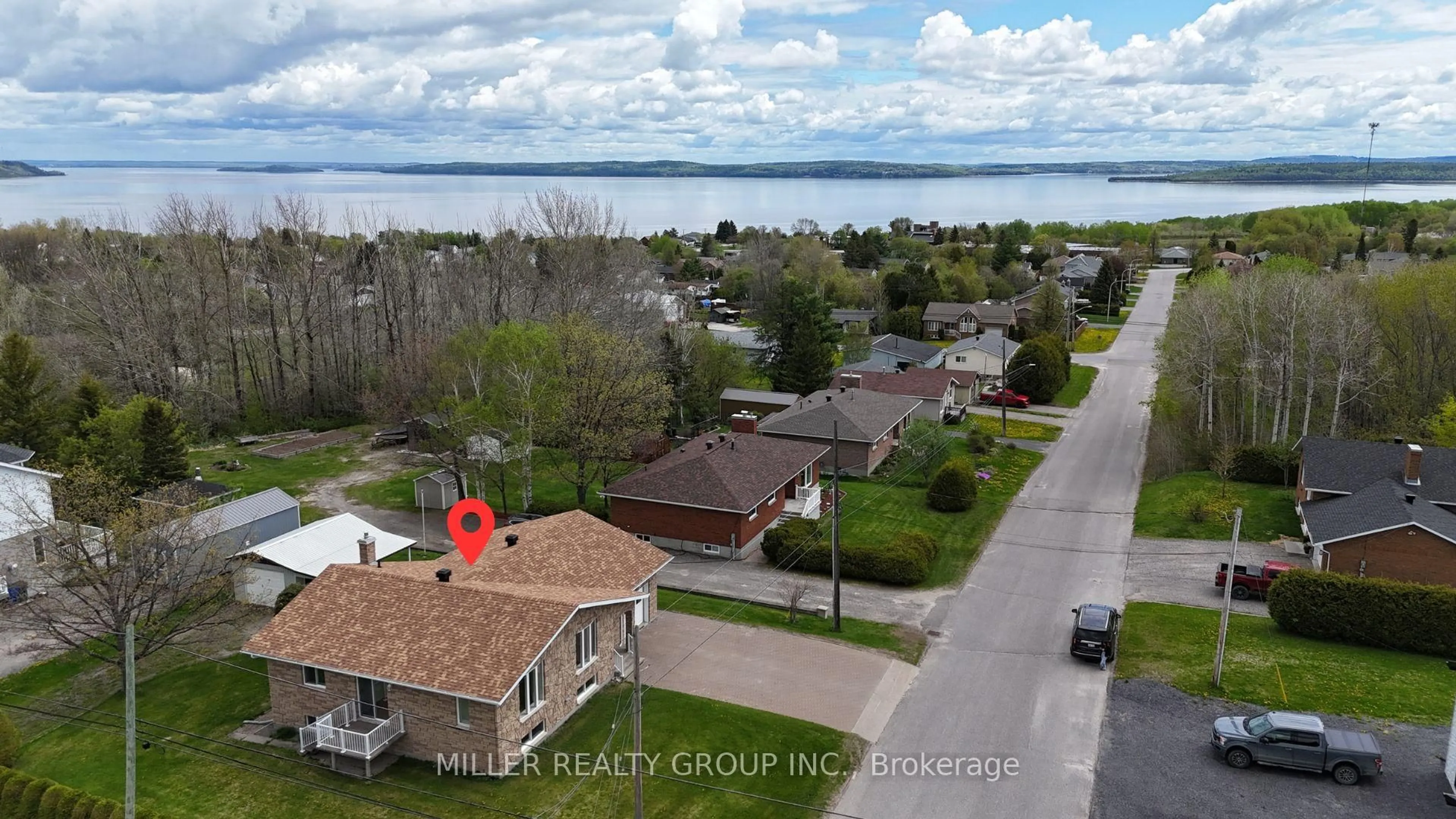 A pic from outside/outdoor area/front of a property/back of a property/a pic from drone, water/lake/river/ocean view for 455 Arnold Dr, Temiskaming Shores Ontario P0J 1K0