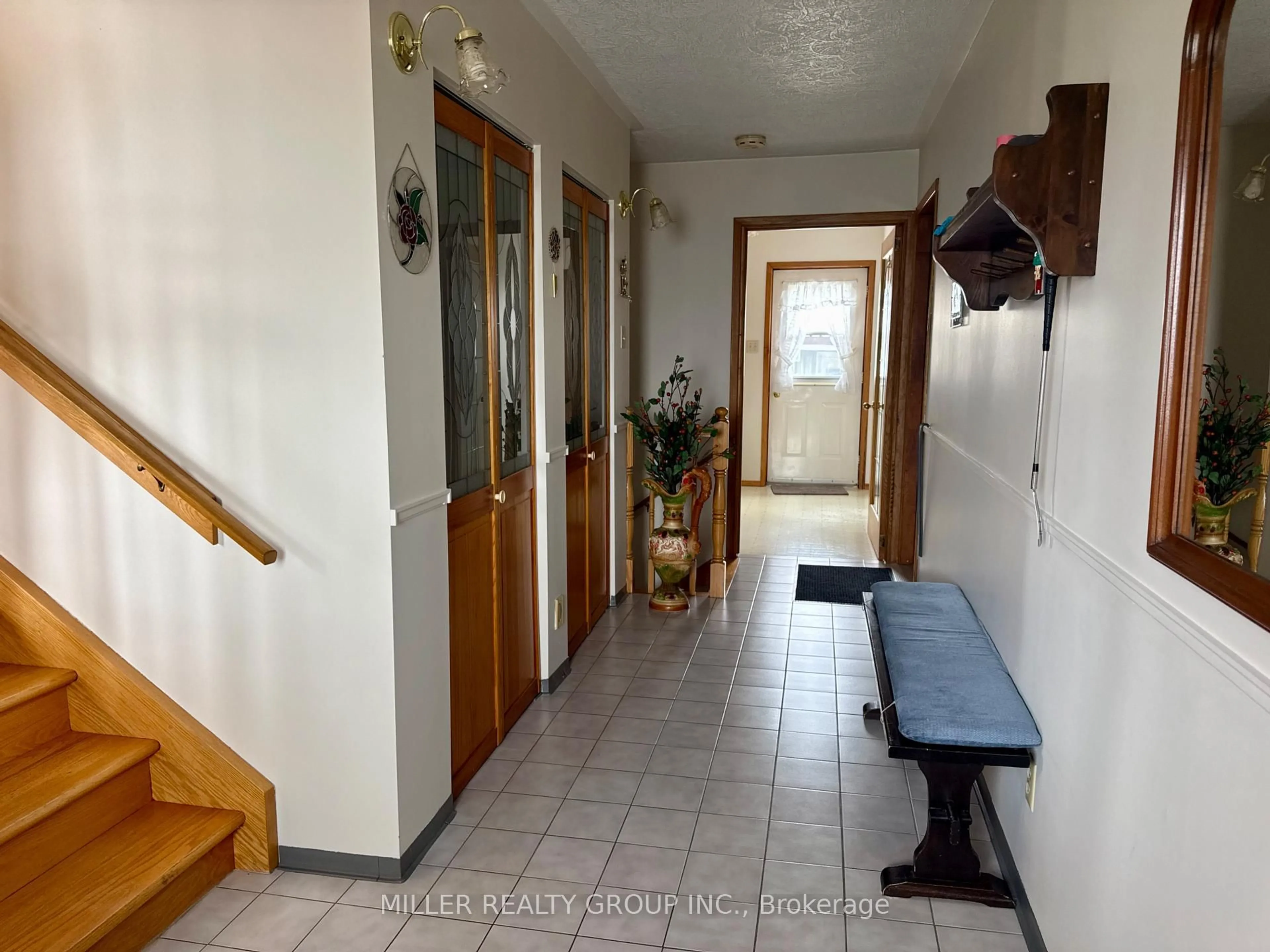Indoor foyer for 455 Arnold Dr, Temiskaming Shores Ontario P0J 1K0