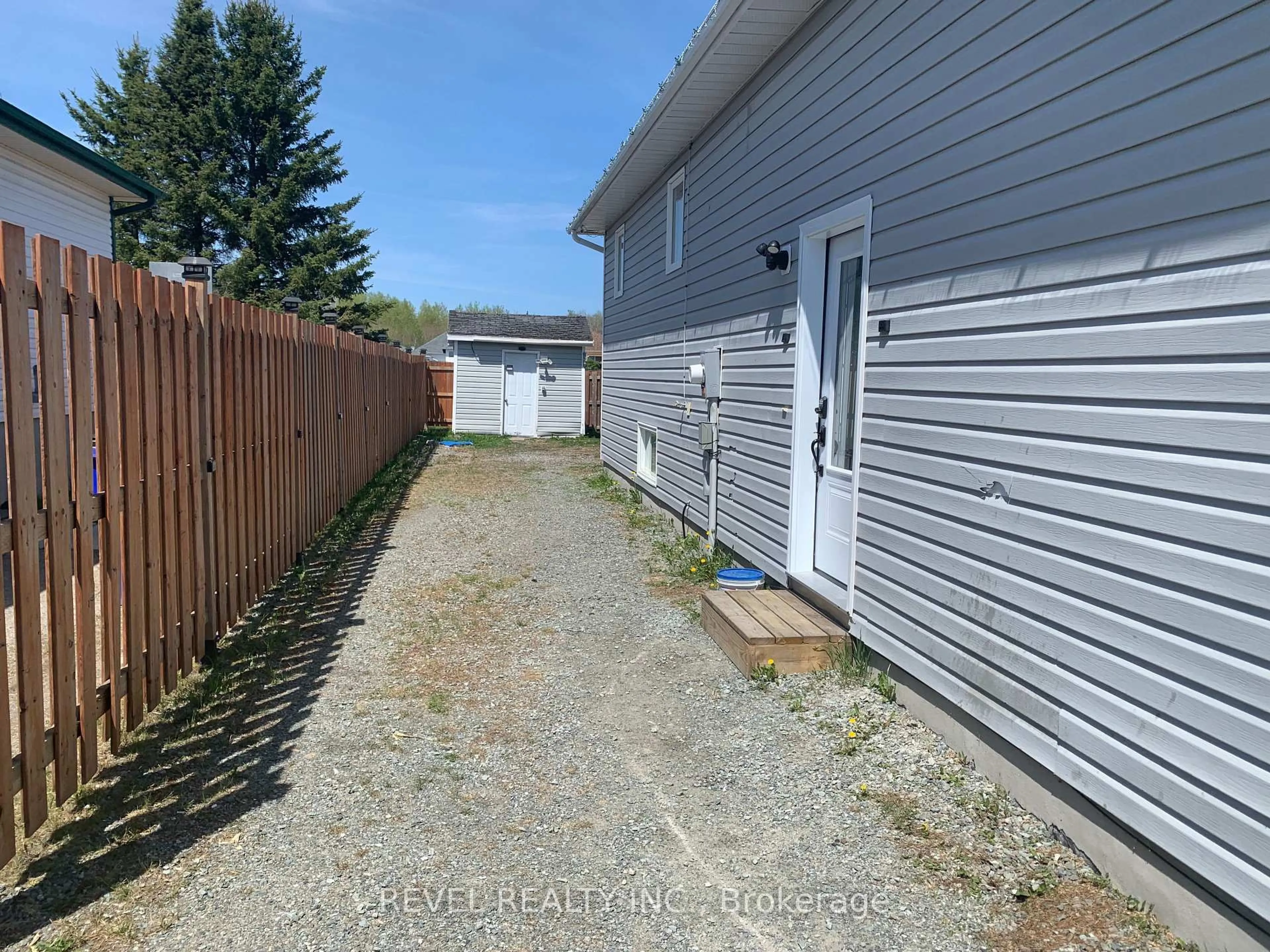 A pic from outside/outdoor area/front of a property/back of a property/a pic from drone, street for 1284 Park Ave, Timmins Ontario P4R 1L8