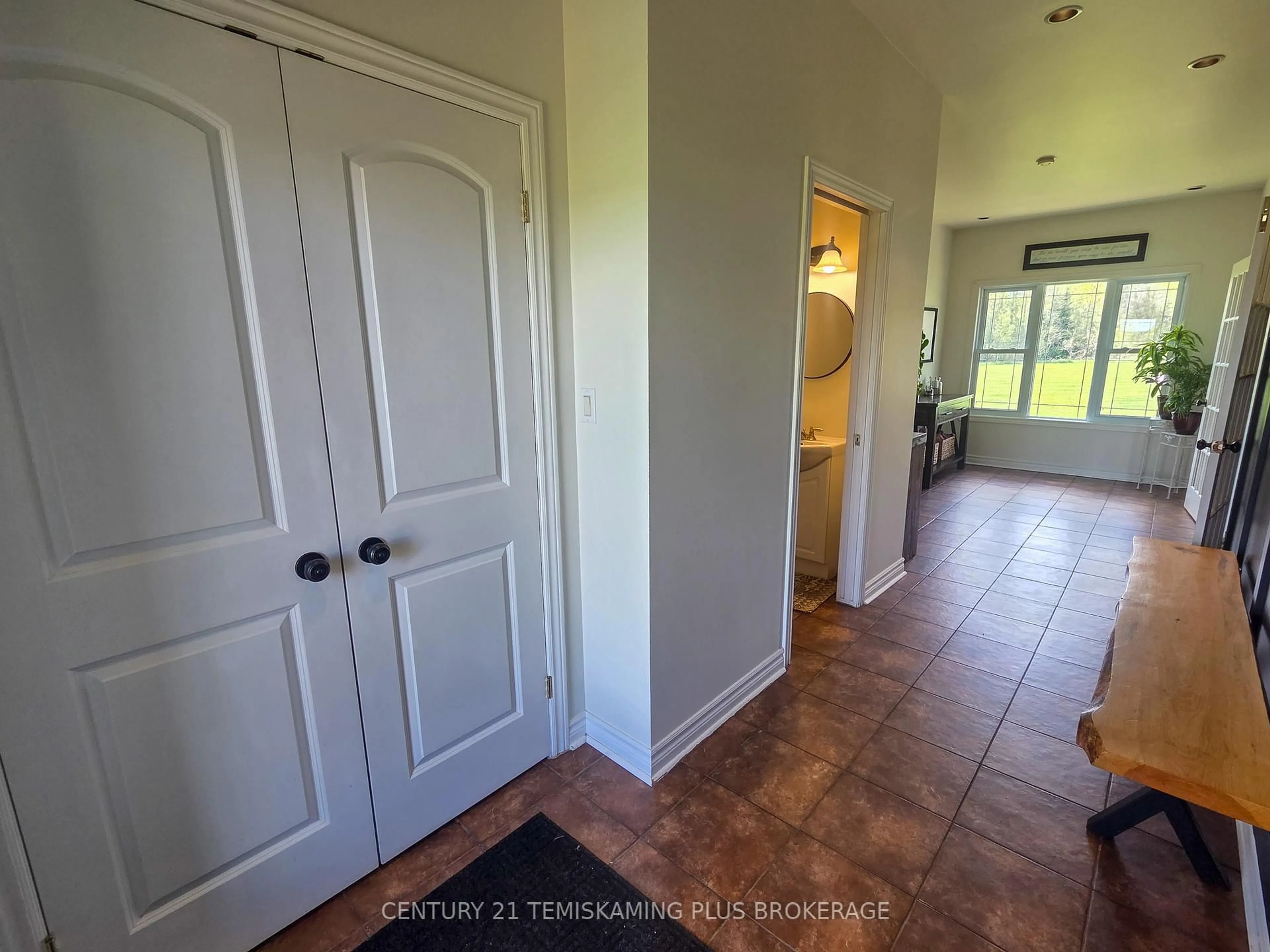 Indoor entryway for 414305 Bryans Rd, Englehart Ontario P0J 1H0