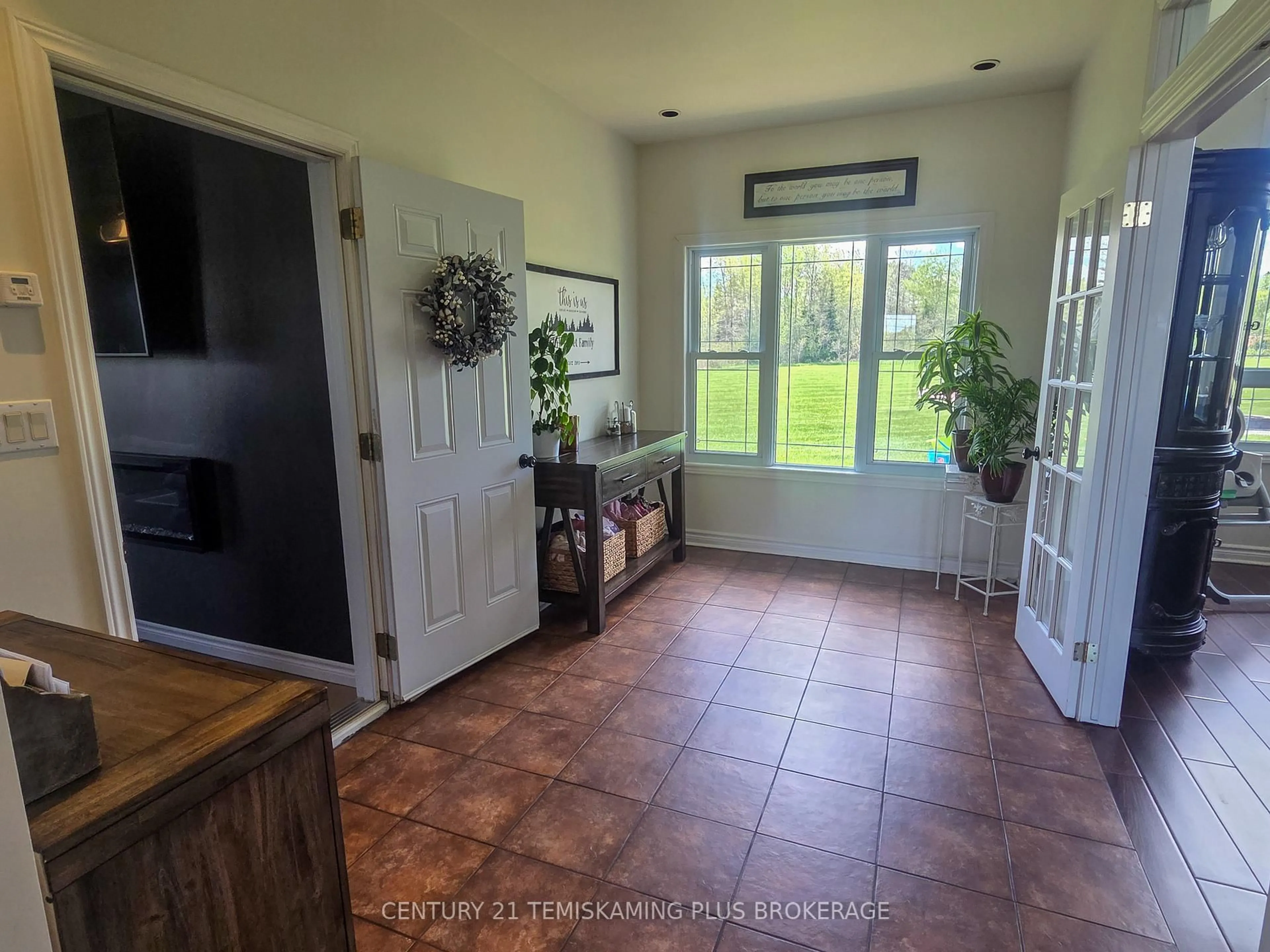 Indoor entryway for 414305 Bryans Rd, Englehart Ontario P0J 1H0