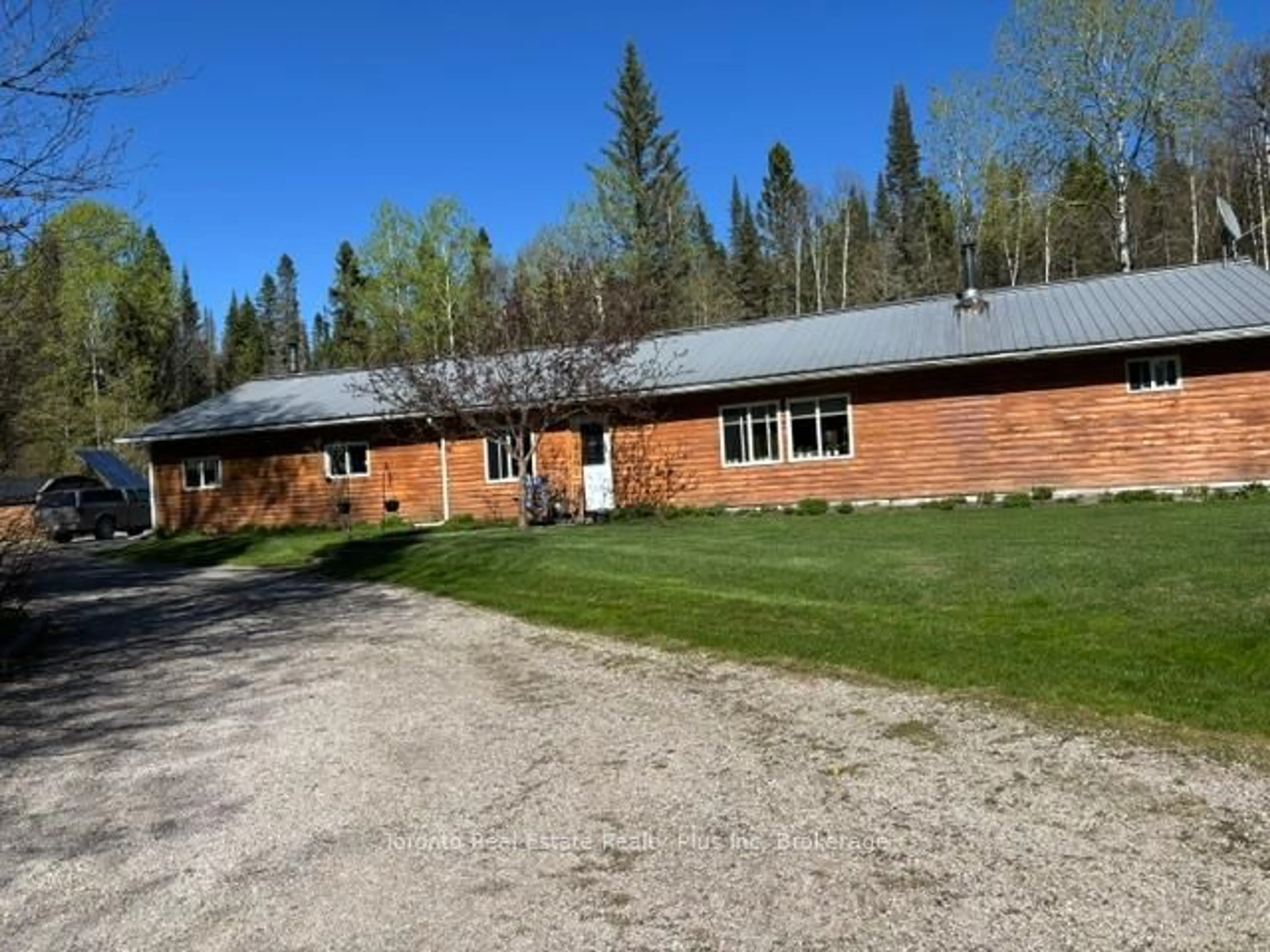 A pic from outside/outdoor area/front of a property/back of a property/a pic from drone, building for 2028 Toggenberg Tr, Kirkland Lake Ontario P0K 1T0
