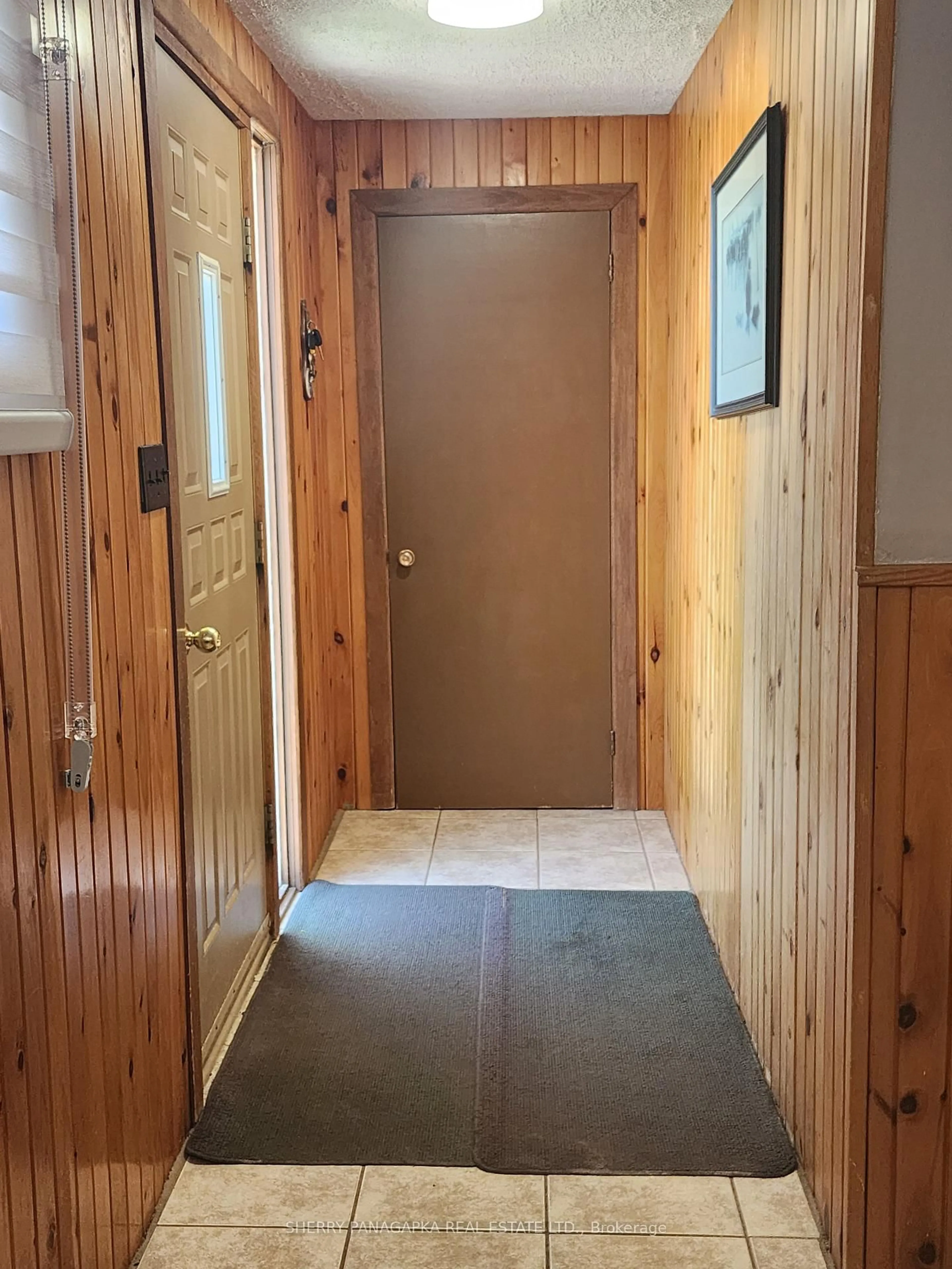 Indoor entryway for 8 Mcphee Ave, Kirkland Lake Ontario P2N 1M2