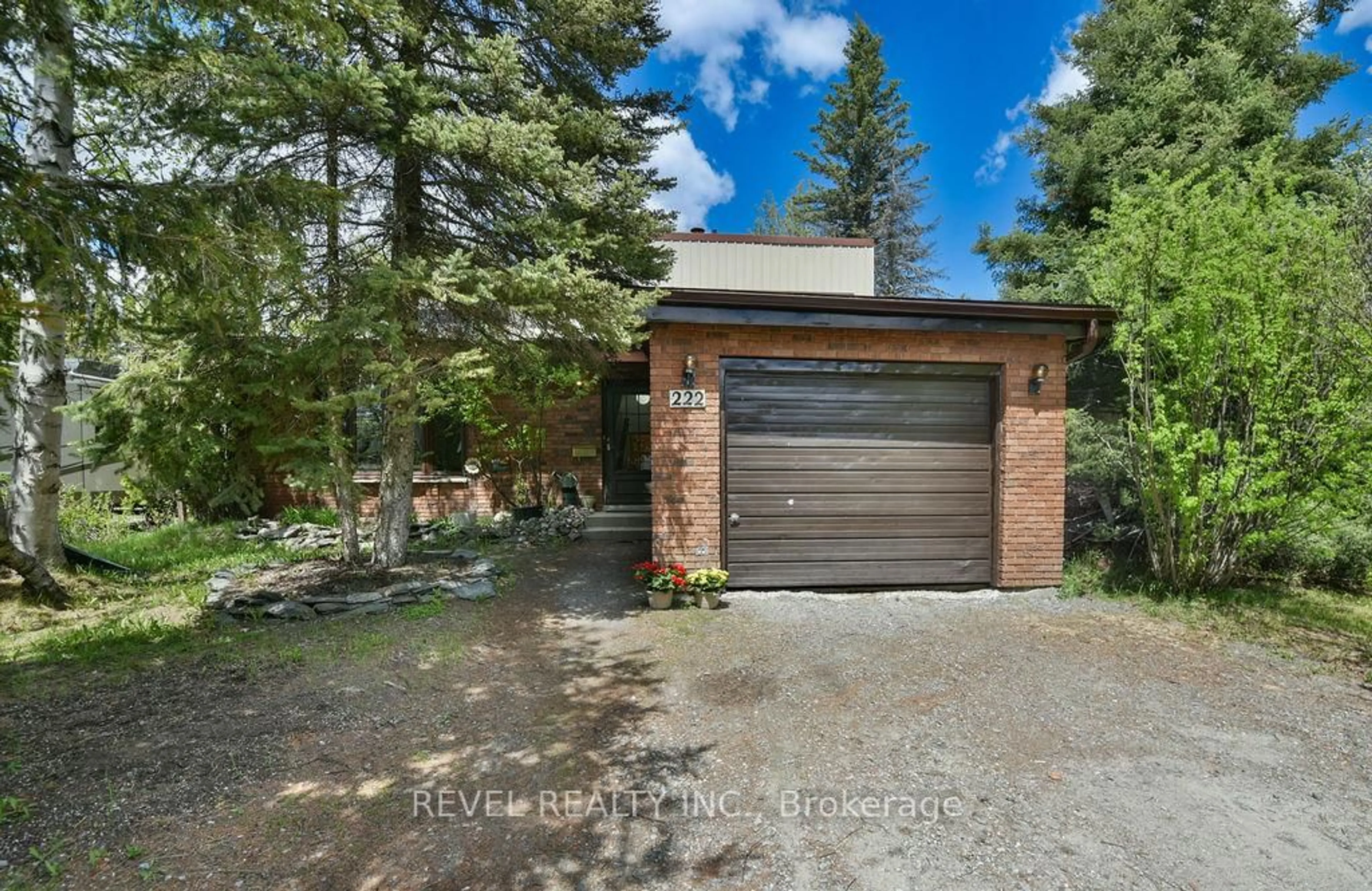 A pic from outside/outdoor area/front of a property/back of a property/a pic from drone, unknown for 222 Earl St, Timmins Ontario P0N 1C0