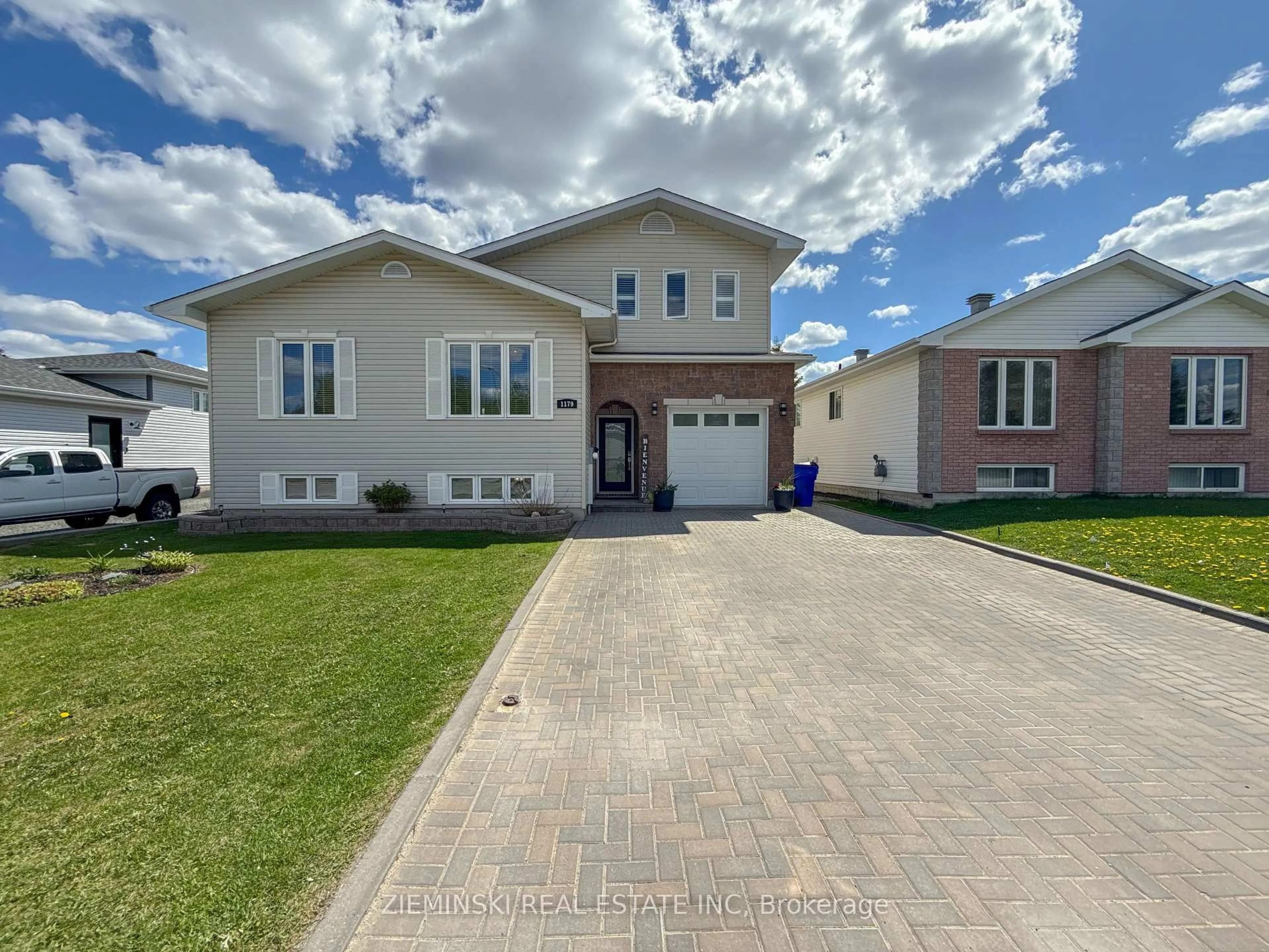 Home with vinyl exterior material, street for 1179 Park Ave, Timmins Ontario P4R 1M3