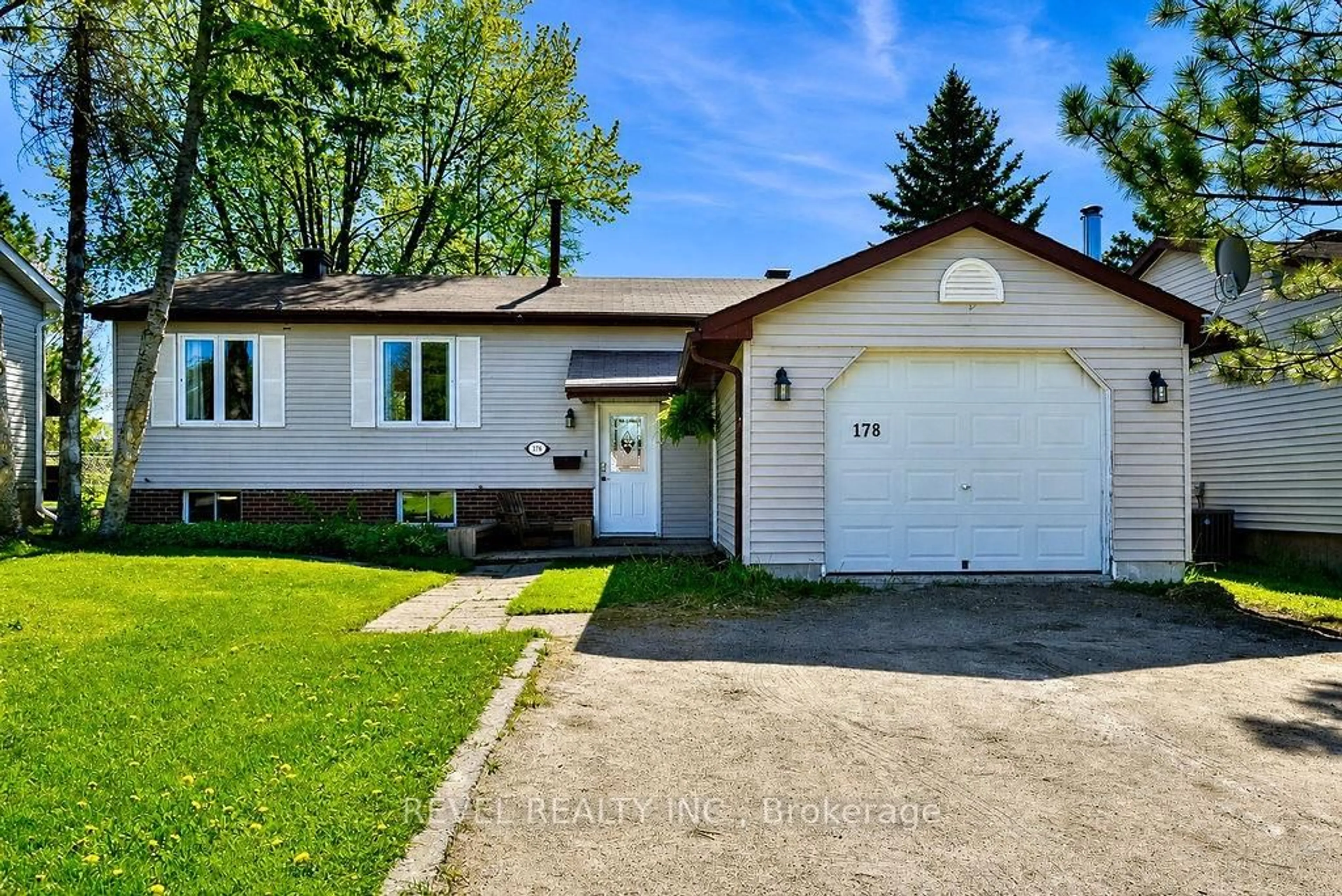 Home with vinyl exterior material, street for 178 Eric Cres, Timmins Ontario P0N 1K0