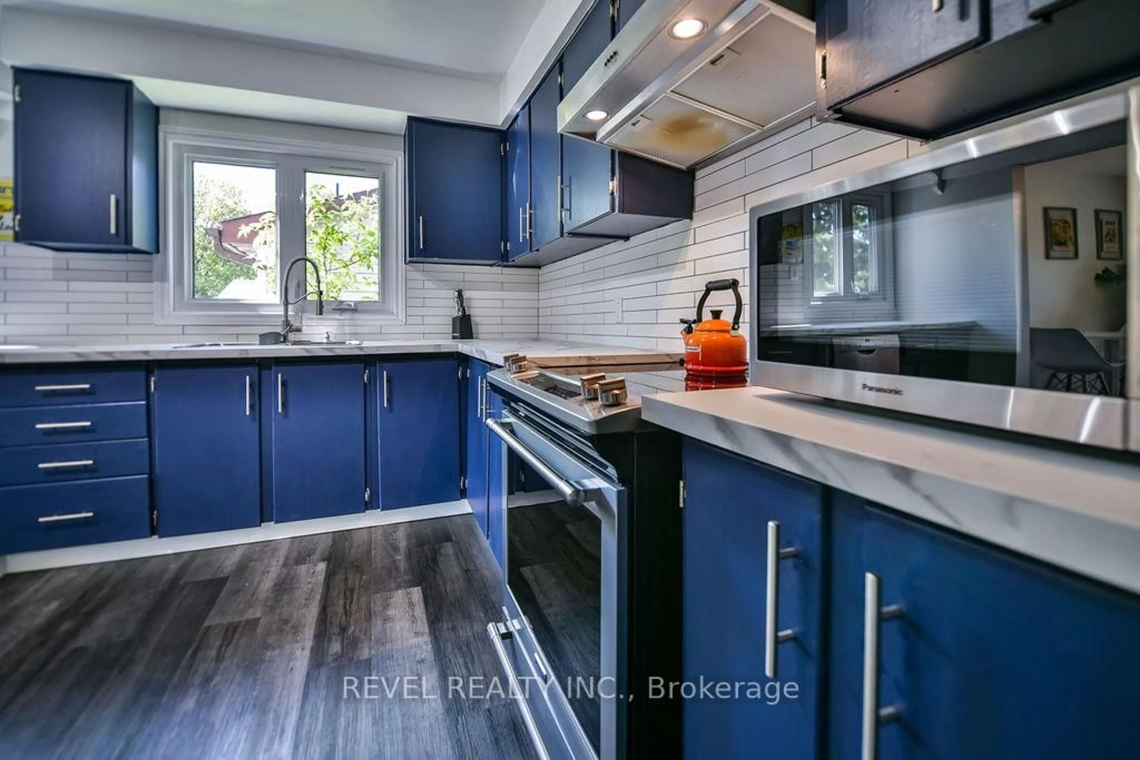 Open concept kitchen, ceramic/tile floor for 178 Eric Cres, Timmins Ontario P0N 1K0