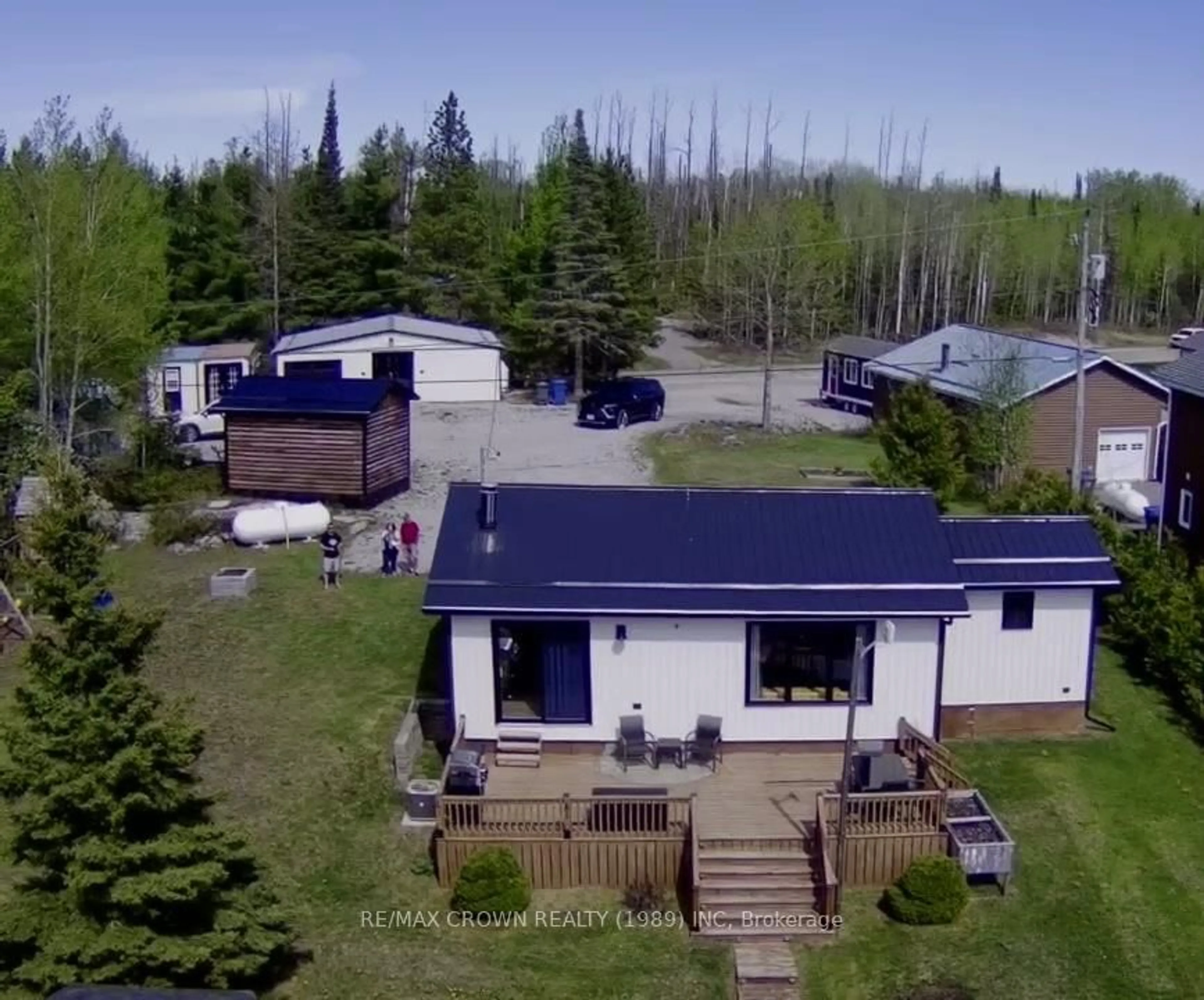 A pic from outside/outdoor area/front of a property/back of a property/a pic from drone, building for 31 Lefebvre Peninsula, Moonbeam Rd, Kapuskasing Ontario P0L 1V0