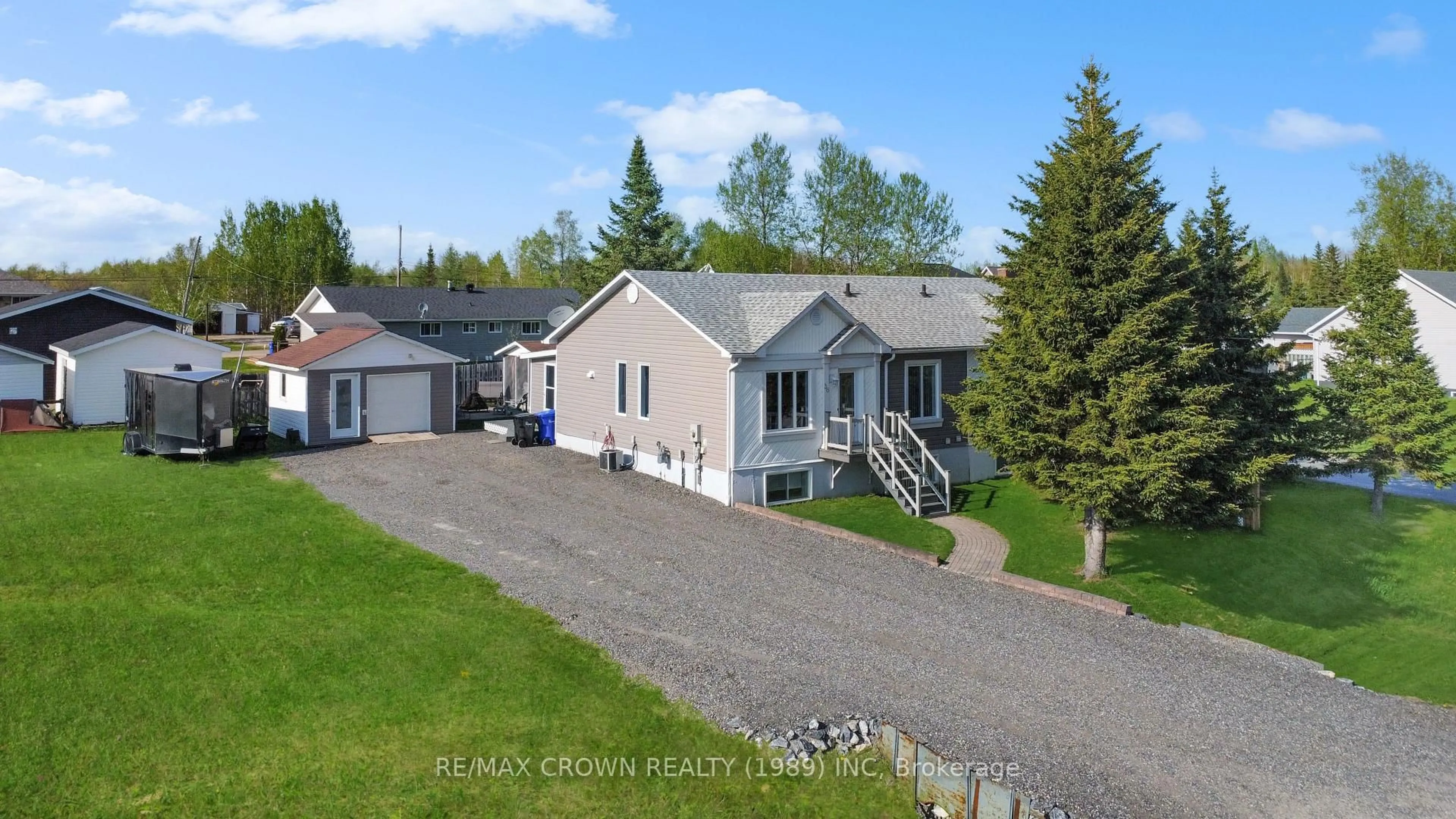 A pic from outside/outdoor area/front of a property/back of a property/a pic from drone, street for 36 Bryant St, Hearst Ontario P0L 1N0