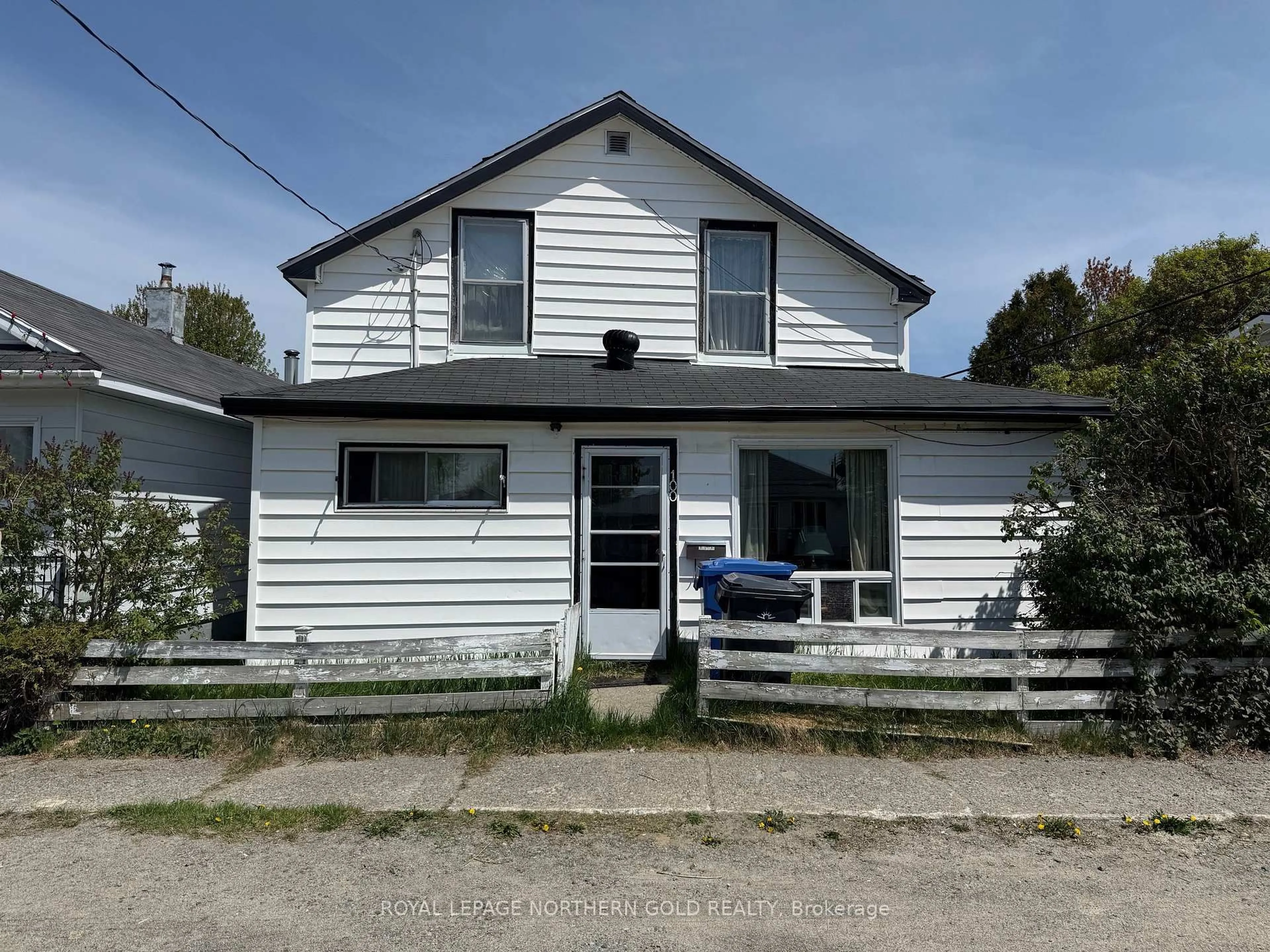 Home with vinyl exterior material, building for 100 Poplar Ave, Kirkland Lake Ontario P2N 2N4