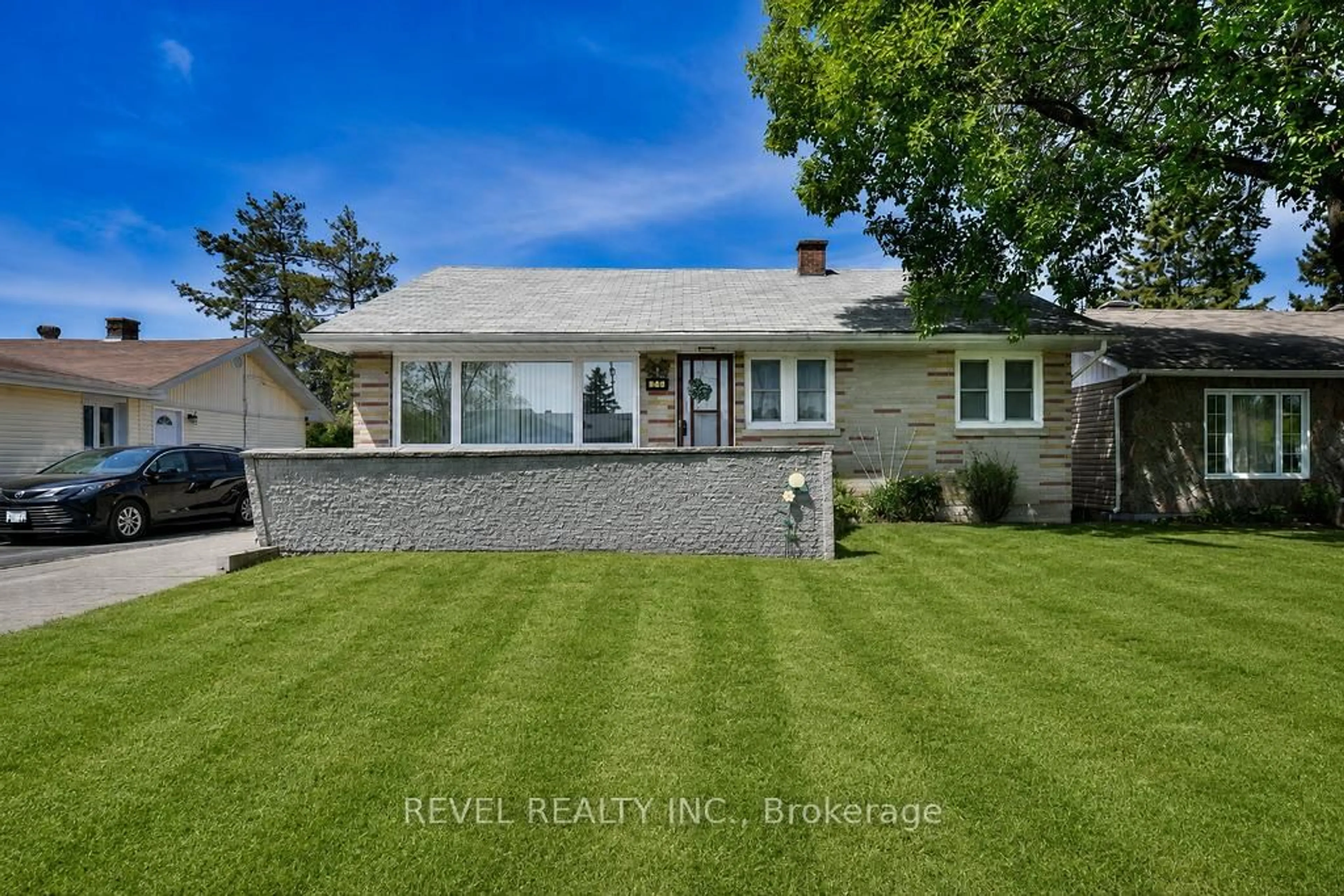 A pic from outside/outdoor area/front of a property/back of a property/a pic from drone, street for 711 Eyre Blvd, Timmins Ontario P4N 4Z3