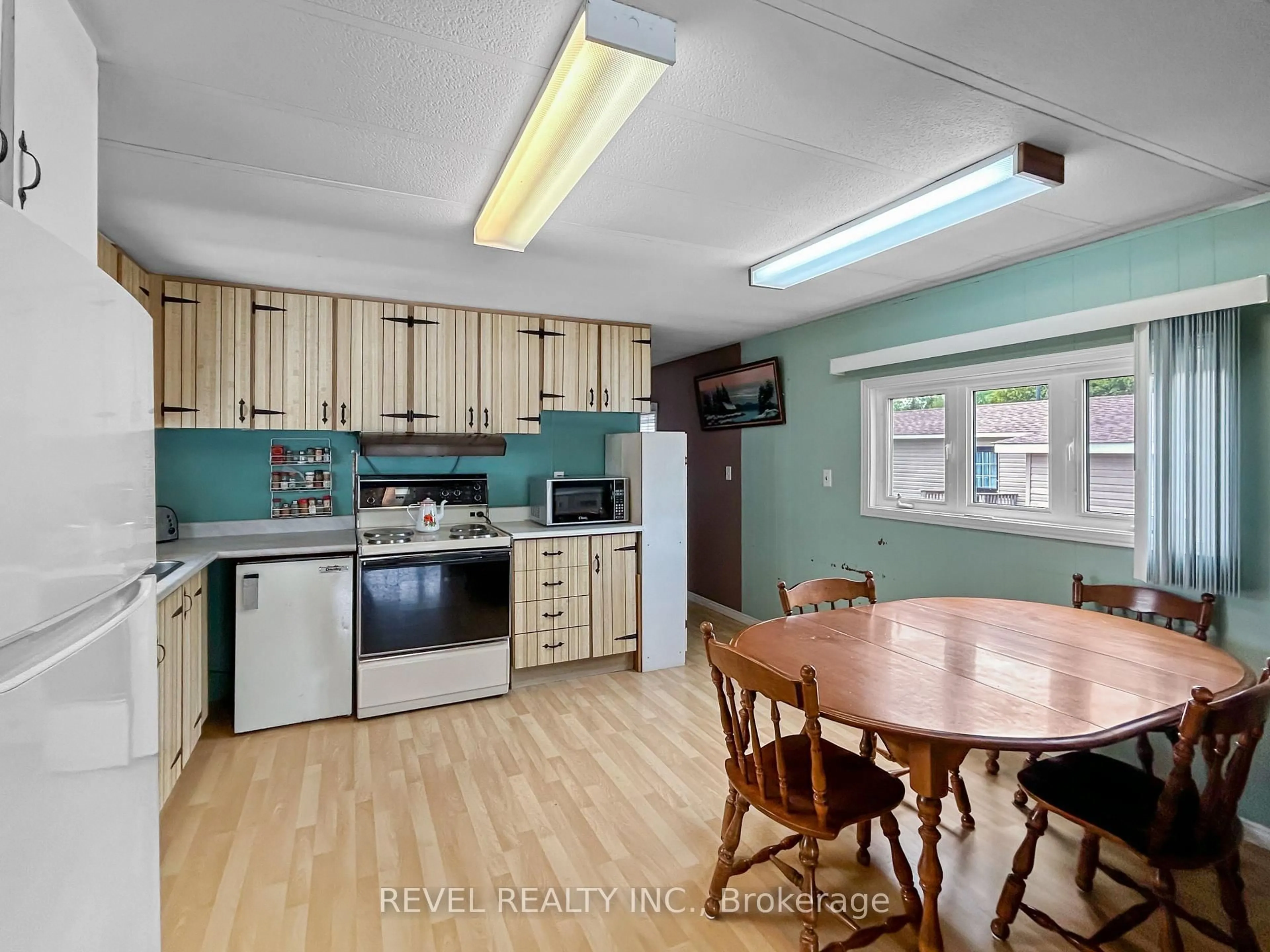 Open concept kitchen, unknown for 96 Notre Dame Pl, Timmins Ontario P4R 0E1