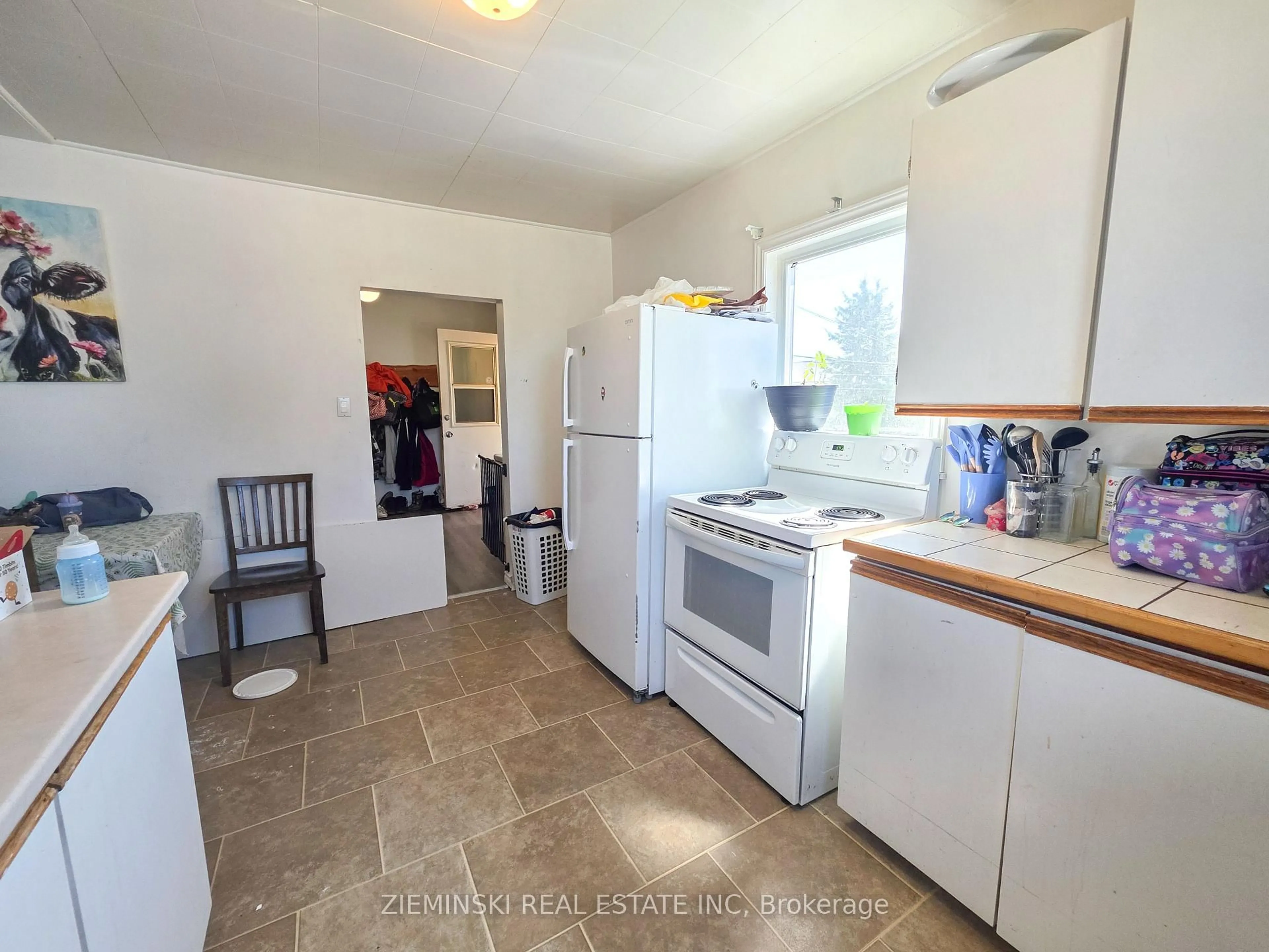 Standard kitchen, unknown for 115 Pollock St, Kirkland Lake Ontario P2N 1Z1