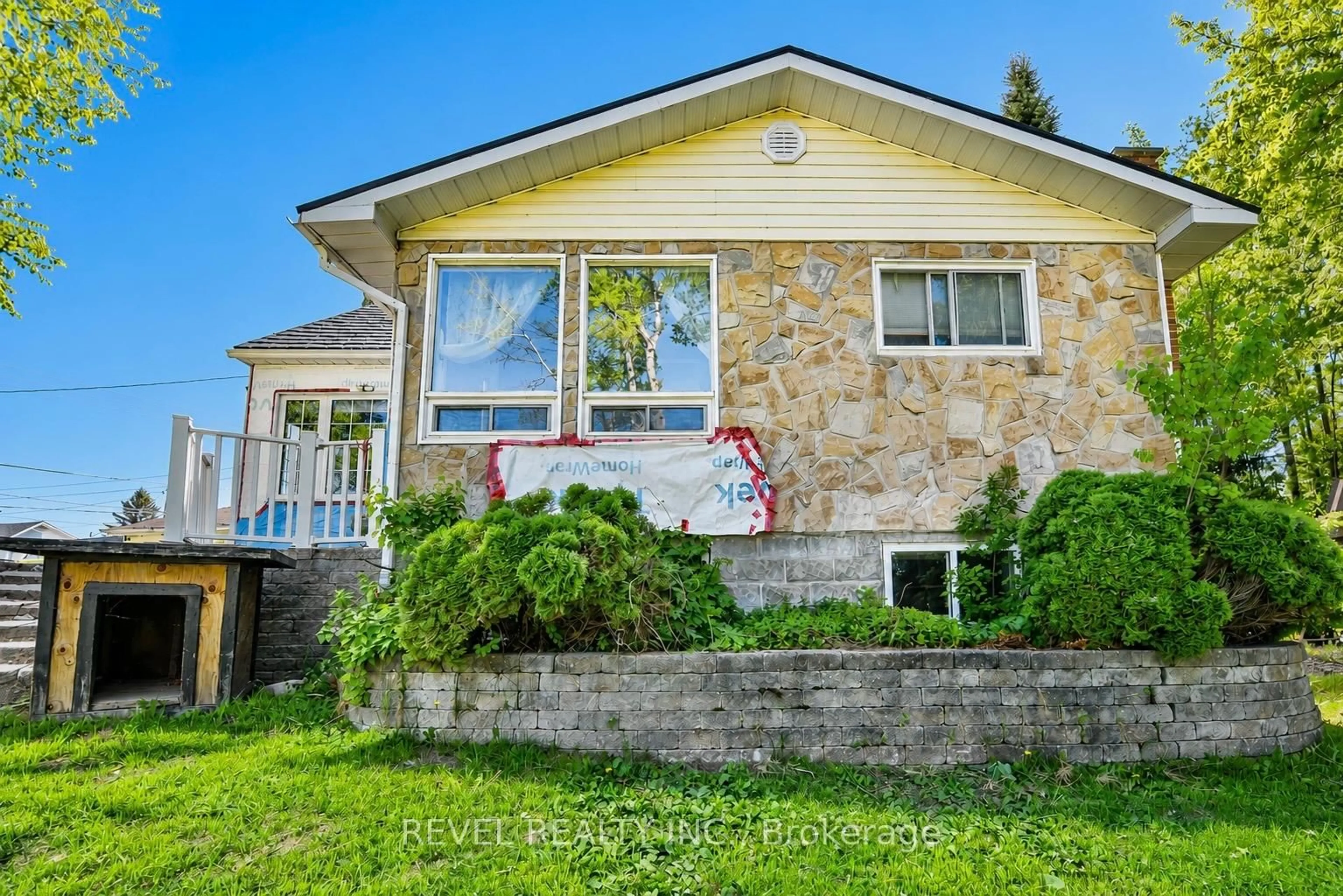 Unknown for 203 Dixon St, Timmins Ontario P0N 1C0
