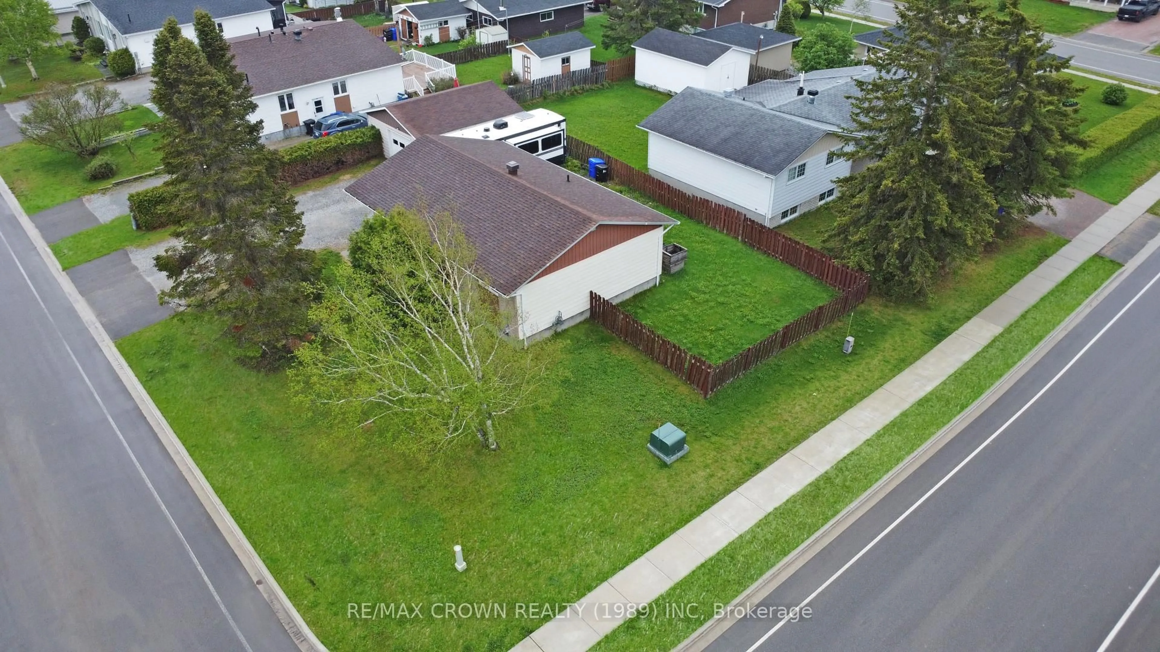 A pic from outside/outdoor area/front of a property/back of a property/a pic from drone, street for 1 Pearson Dr, Hearst Ontario P0L 1N0