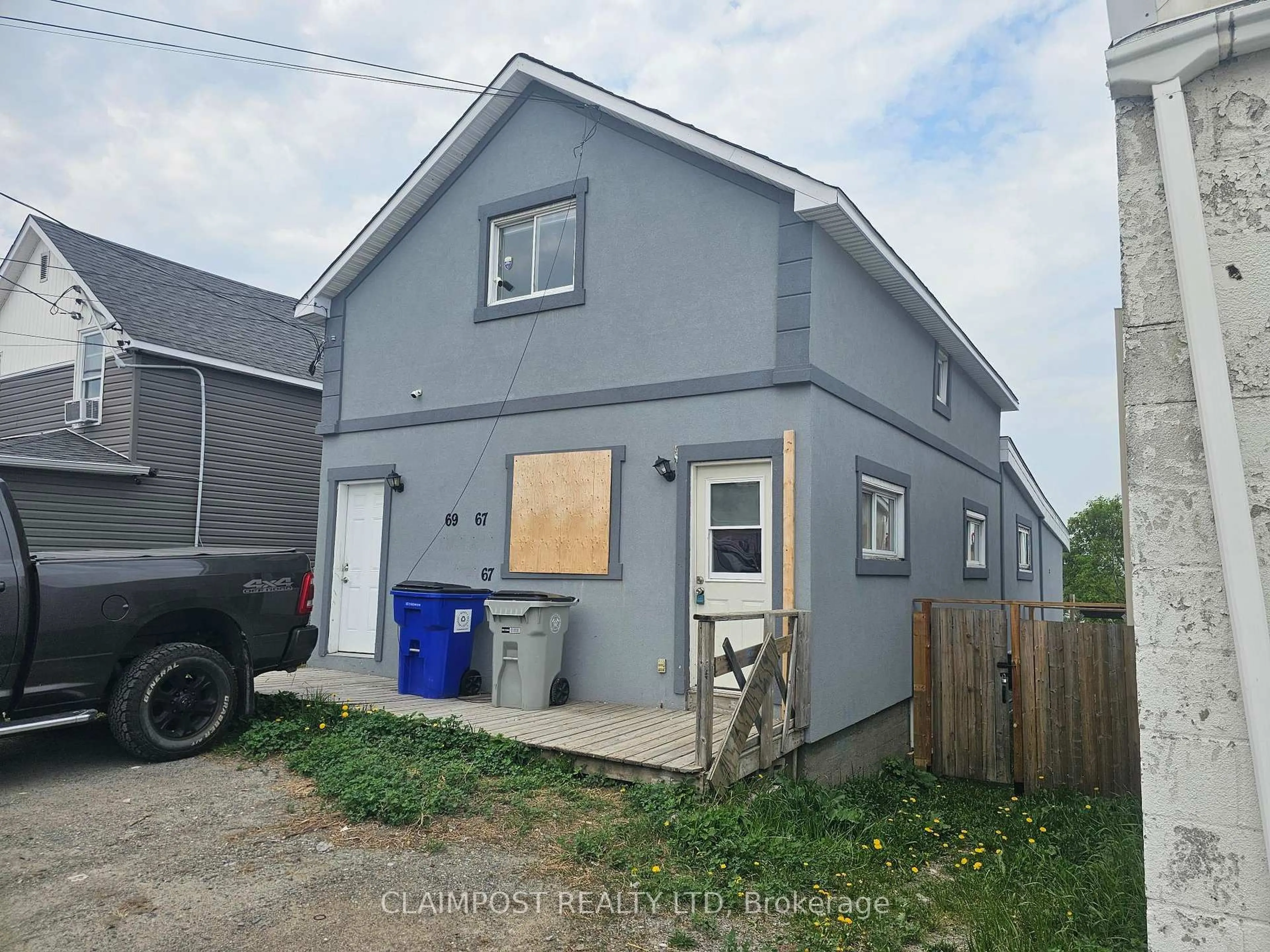Home with vinyl exterior material, building for 67-69 Elm St, Timmins Ontario P4N 1W5