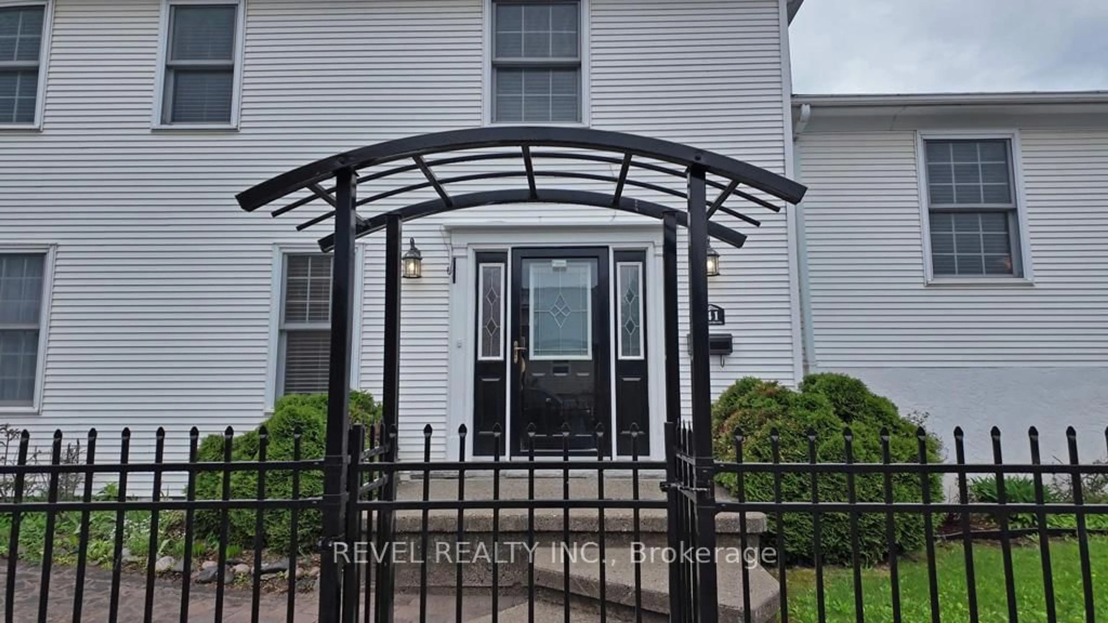 Indoor entryway for 241 Patricia Blvd, Timmins Ontario P4N 6Y2