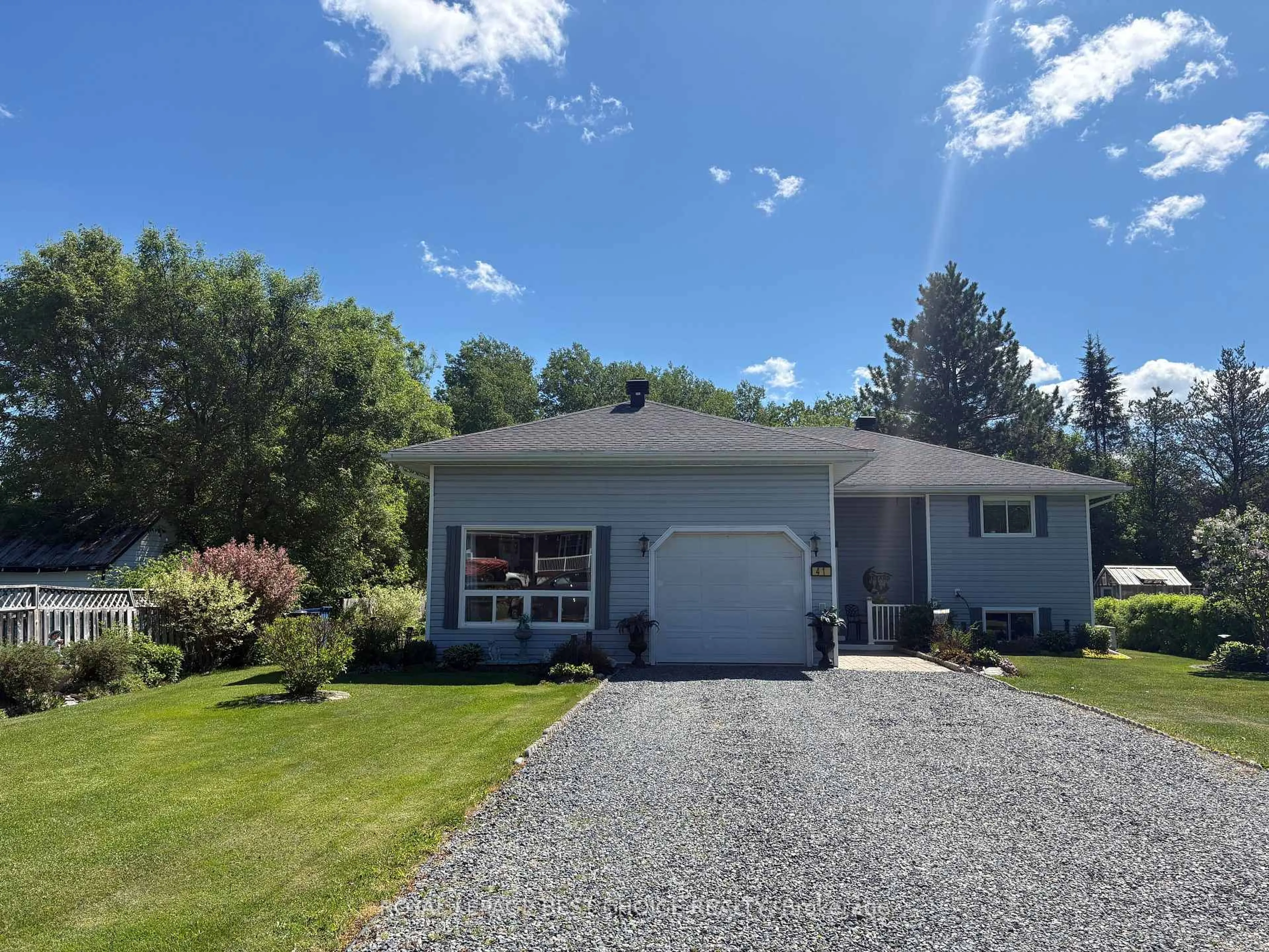 Home with vinyl exterior material, unknown for 41 First St, Englehart Ontario P0J 1H0