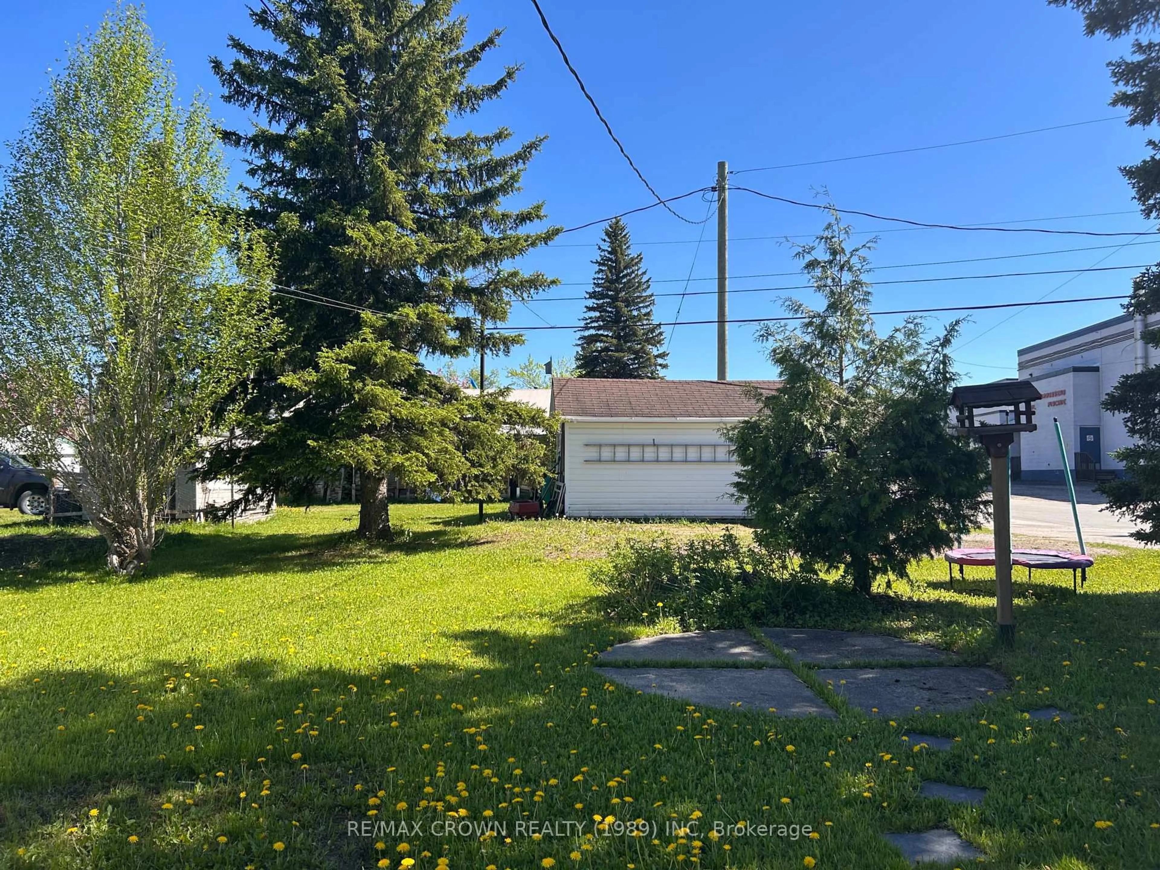 Unknown for 42 Egerton St, Kapuskasing Ontario P5N 1J4