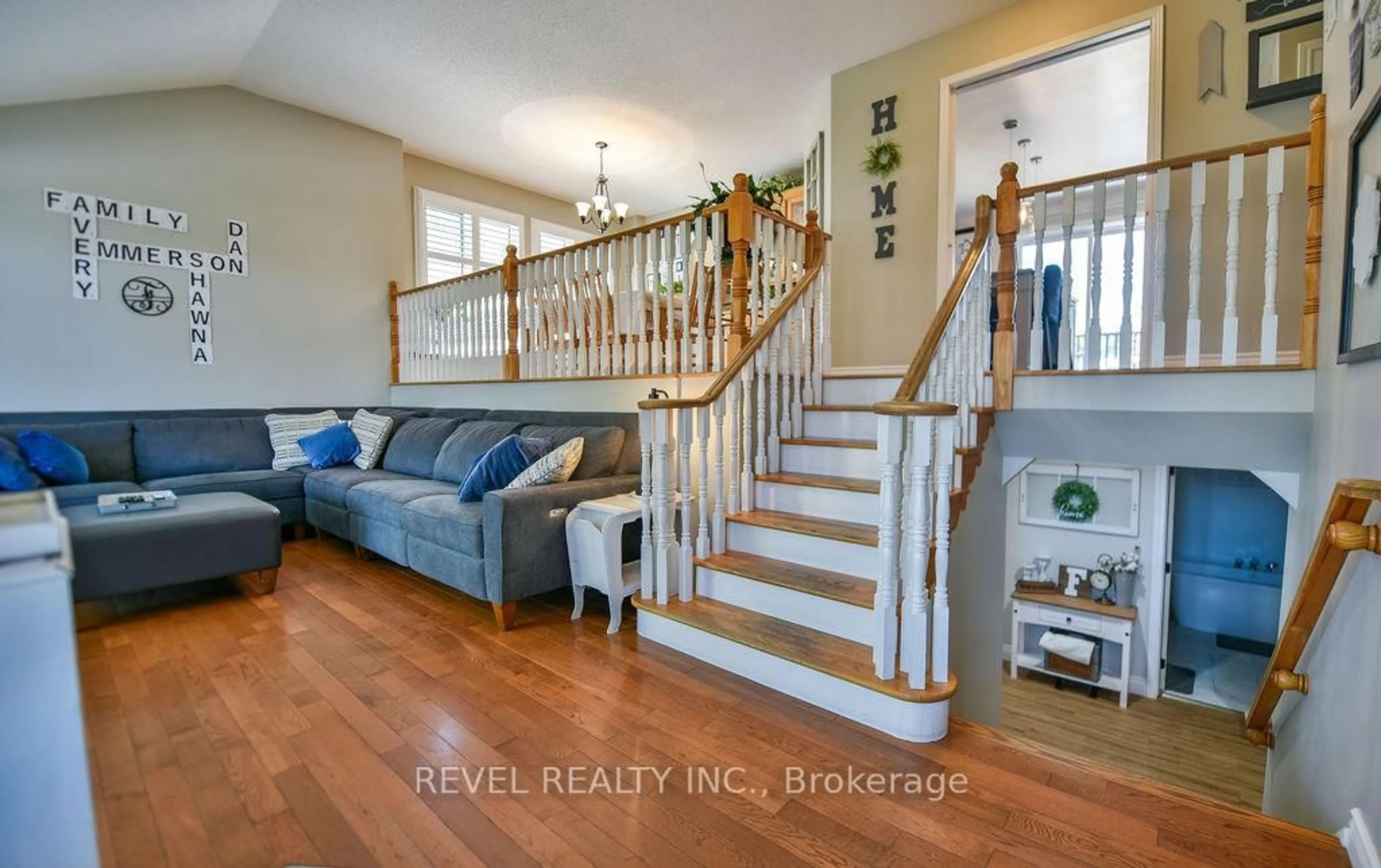 Indoor entryway for 256 Bonaventure Dr, Timmins Ontario P4R 1L4
