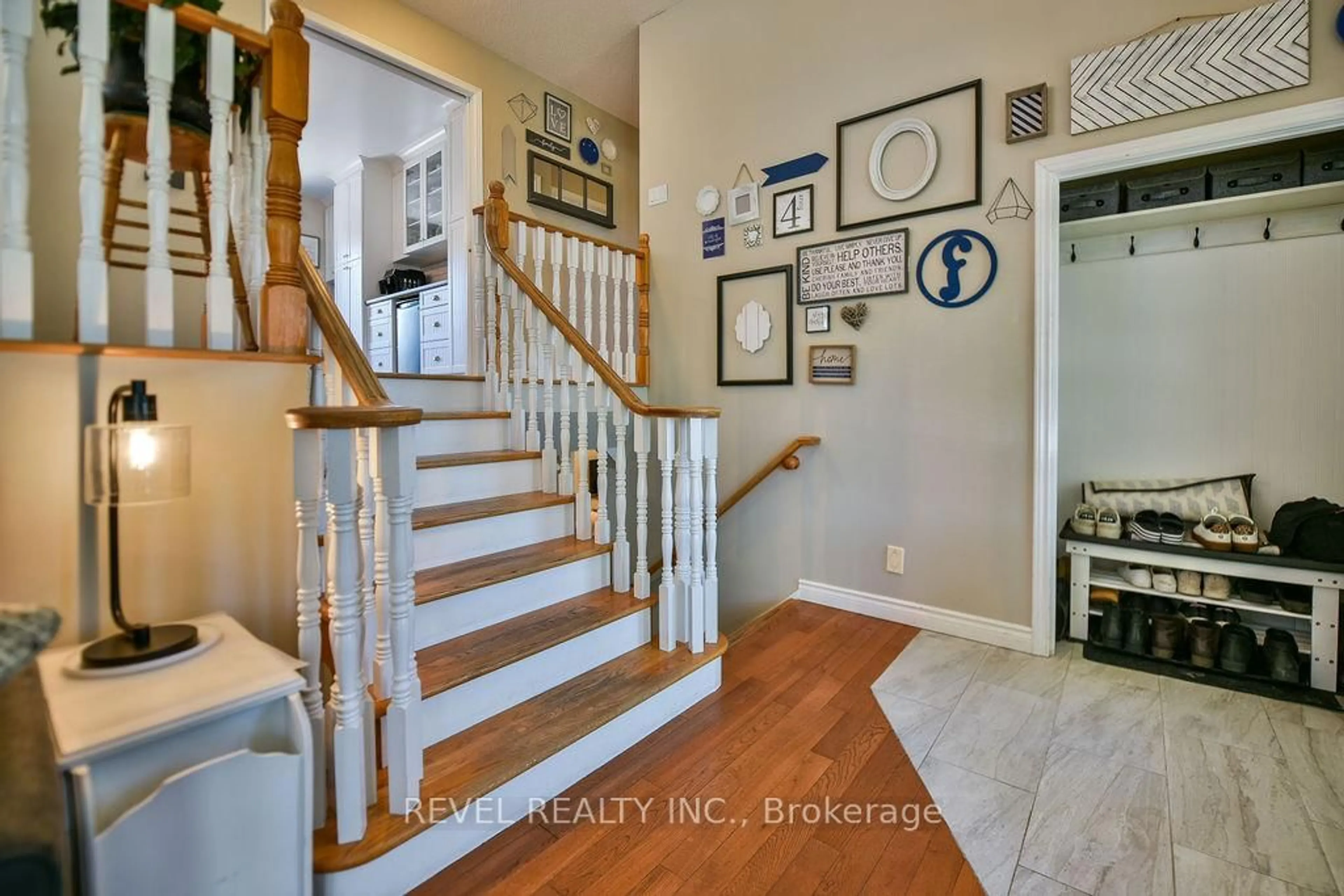 Indoor entryway for 256 Bonaventure Dr, Timmins Ontario P4R 1L4