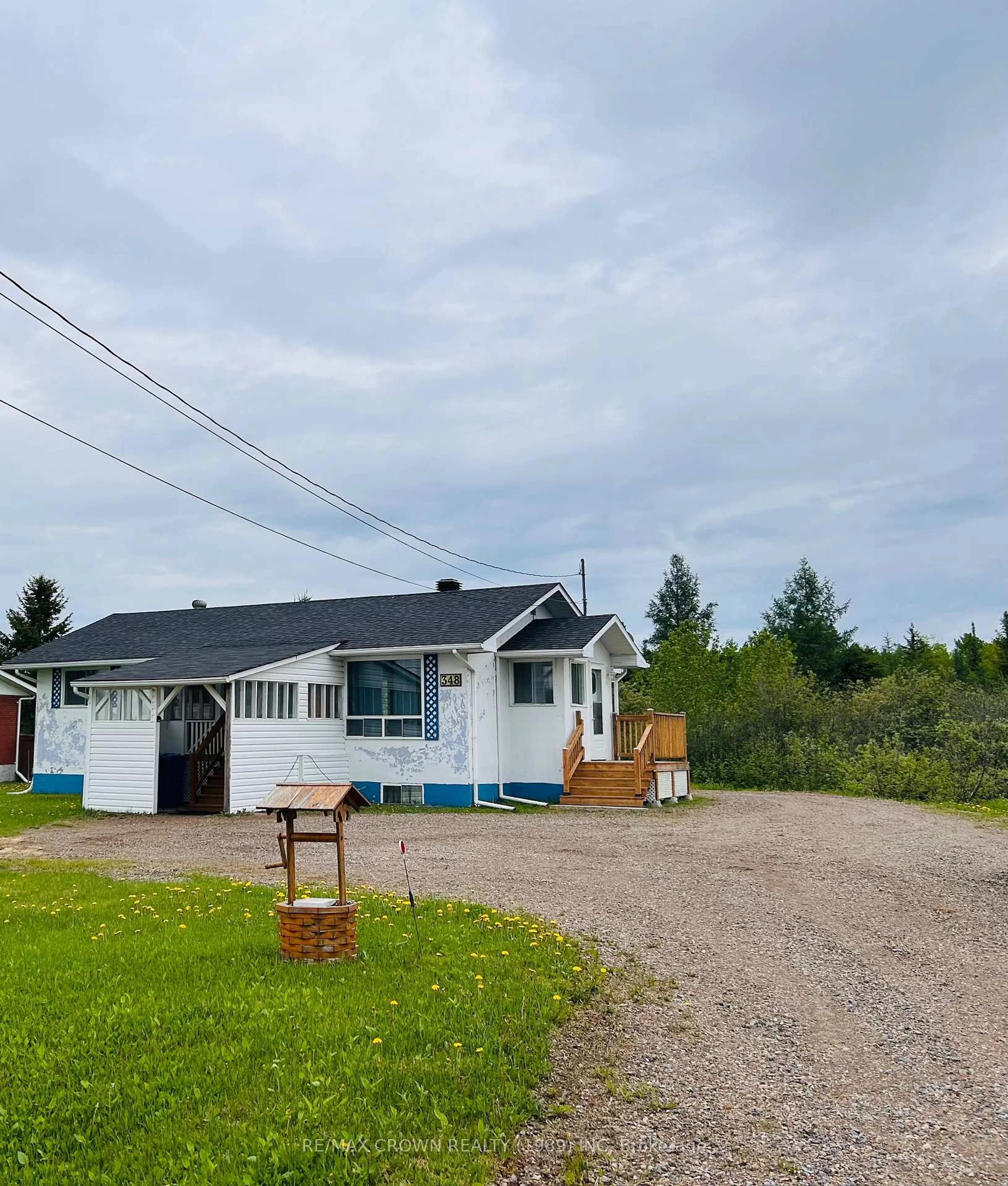 A pic from outside/outdoor area/front of a property/back of a property/a pic from drone, building for 348 Government Rd, Kapuskasing Ontario P5N 2X8