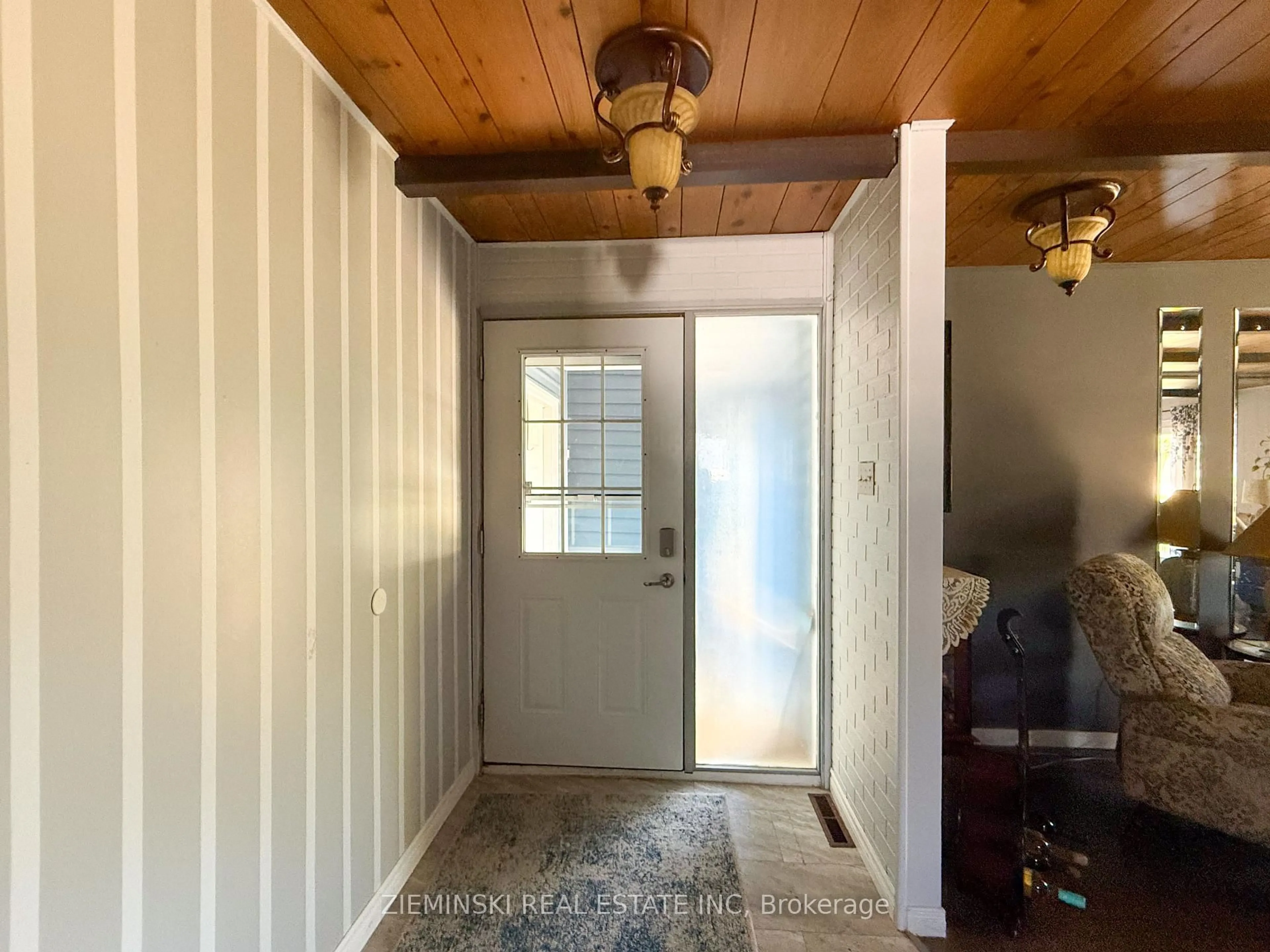 Indoor entryway for 107 New Circle Pl, Iroquois Falls Ontario P0K 1E0