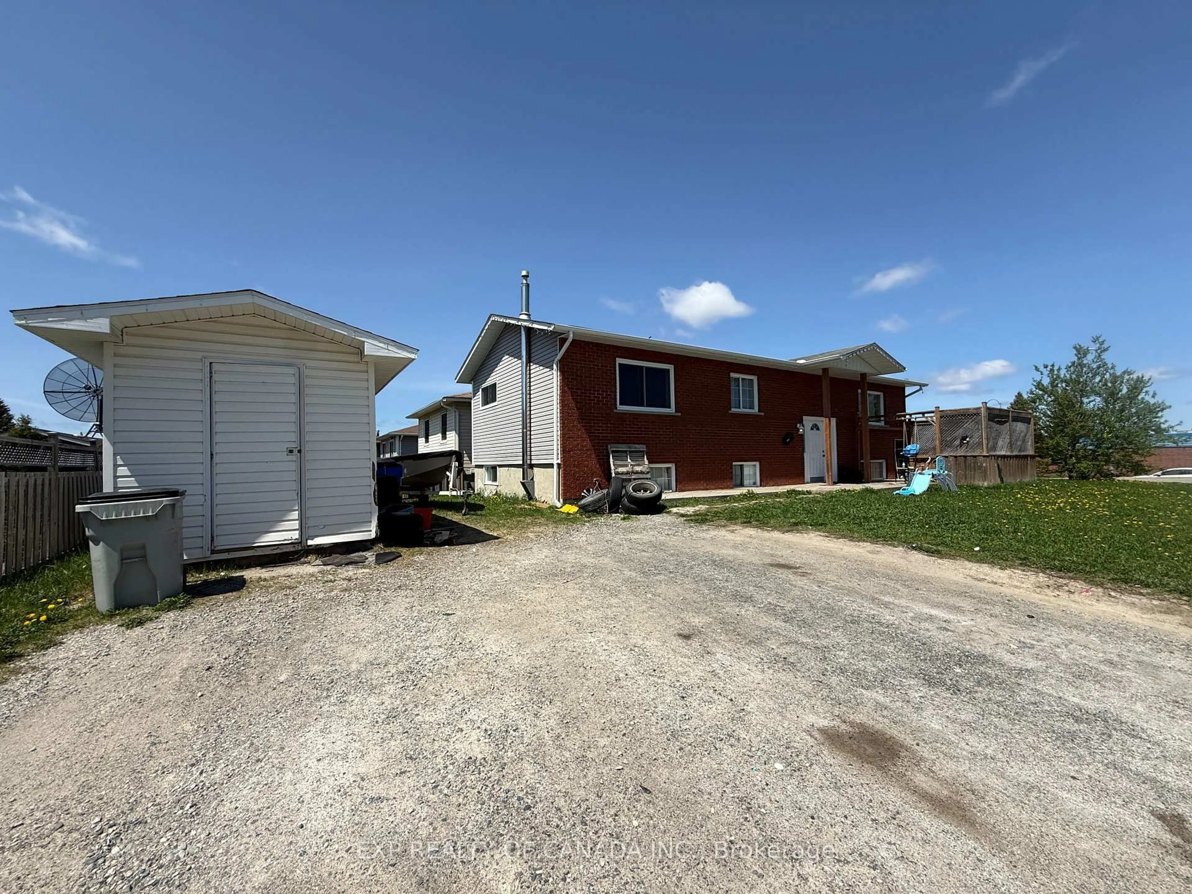 A pic from outside/outdoor area/front of a property/back of a property/a pic from drone, building for 375 Lonergan Blvd, Timmins Ontario P4P 1E2
