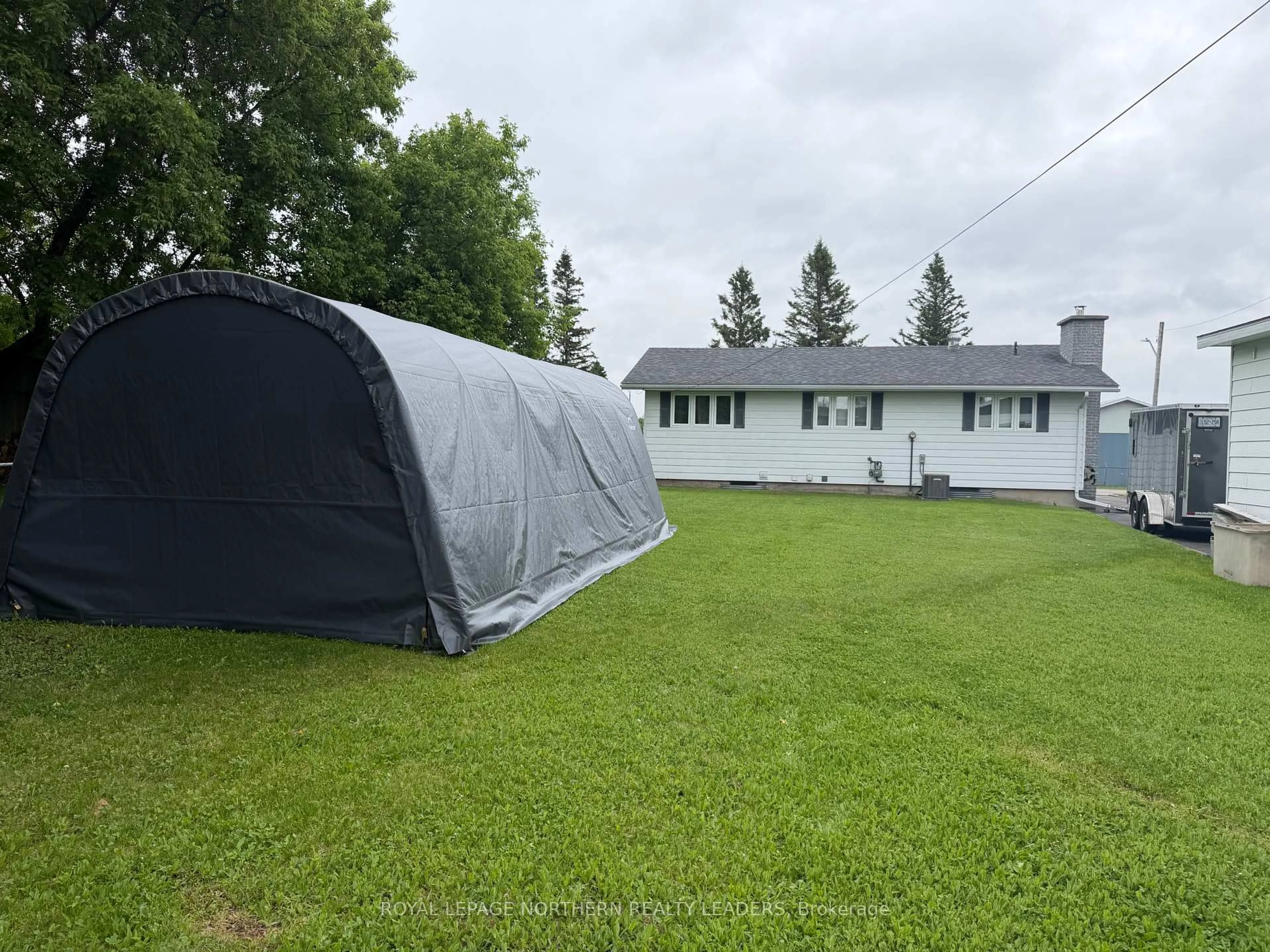 Shed for 187 Seventeenth Ave, Cochrane Ontario P0L 1C0