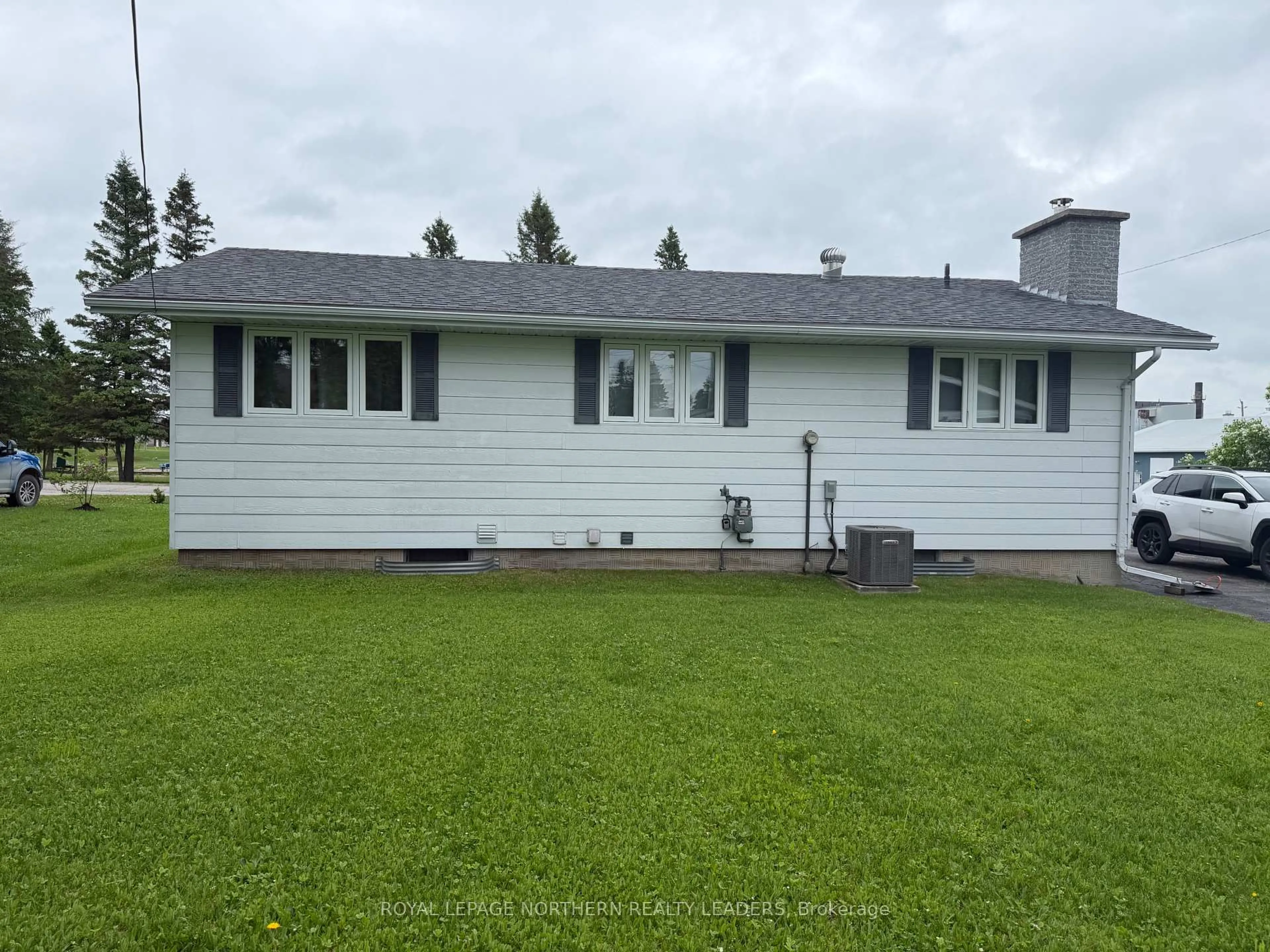 Home with vinyl exterior material, unknown for 187 Seventeenth Ave, Cochrane Ontario P0L 1C0